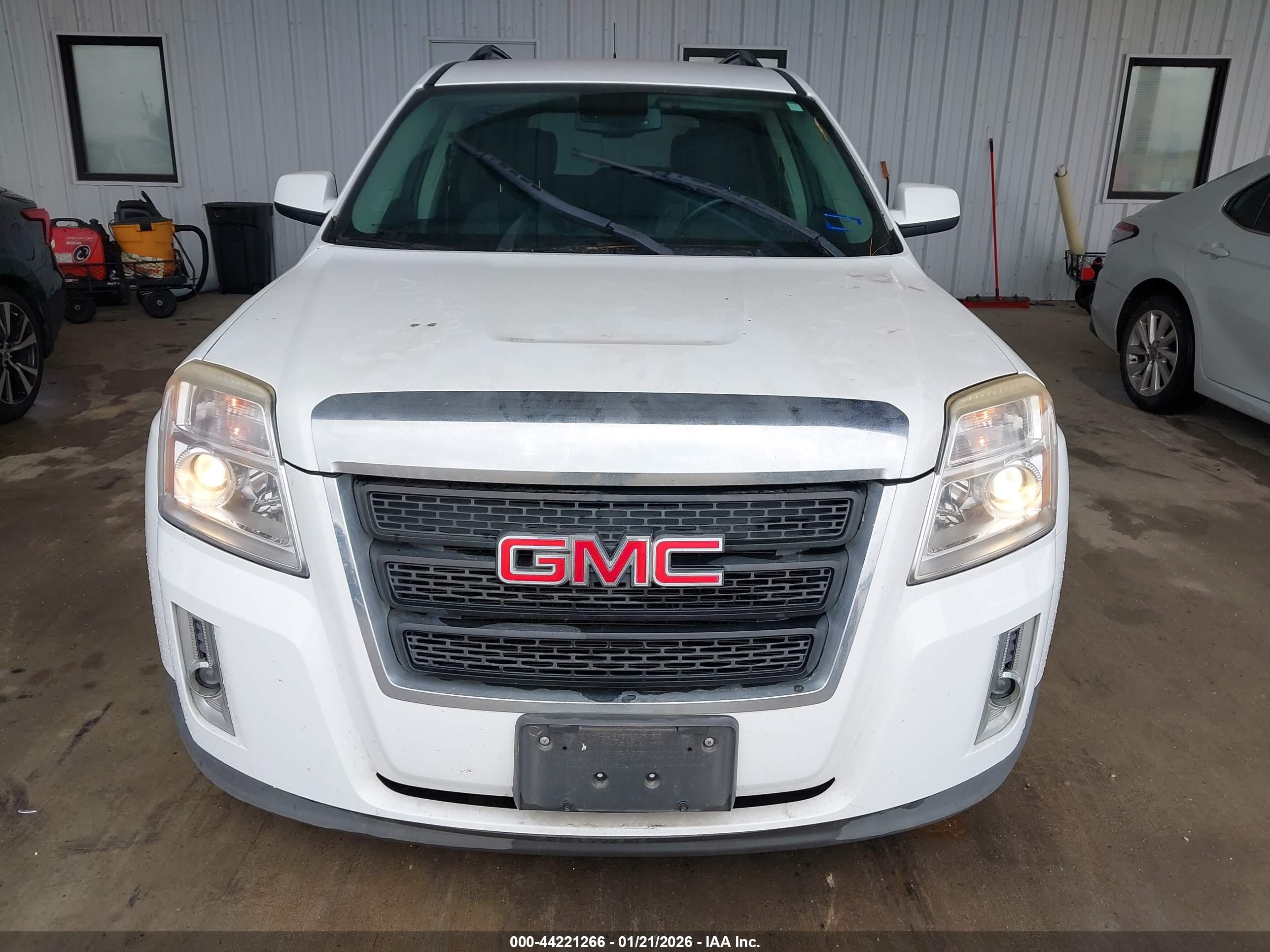 GMC TERRAIN image 6