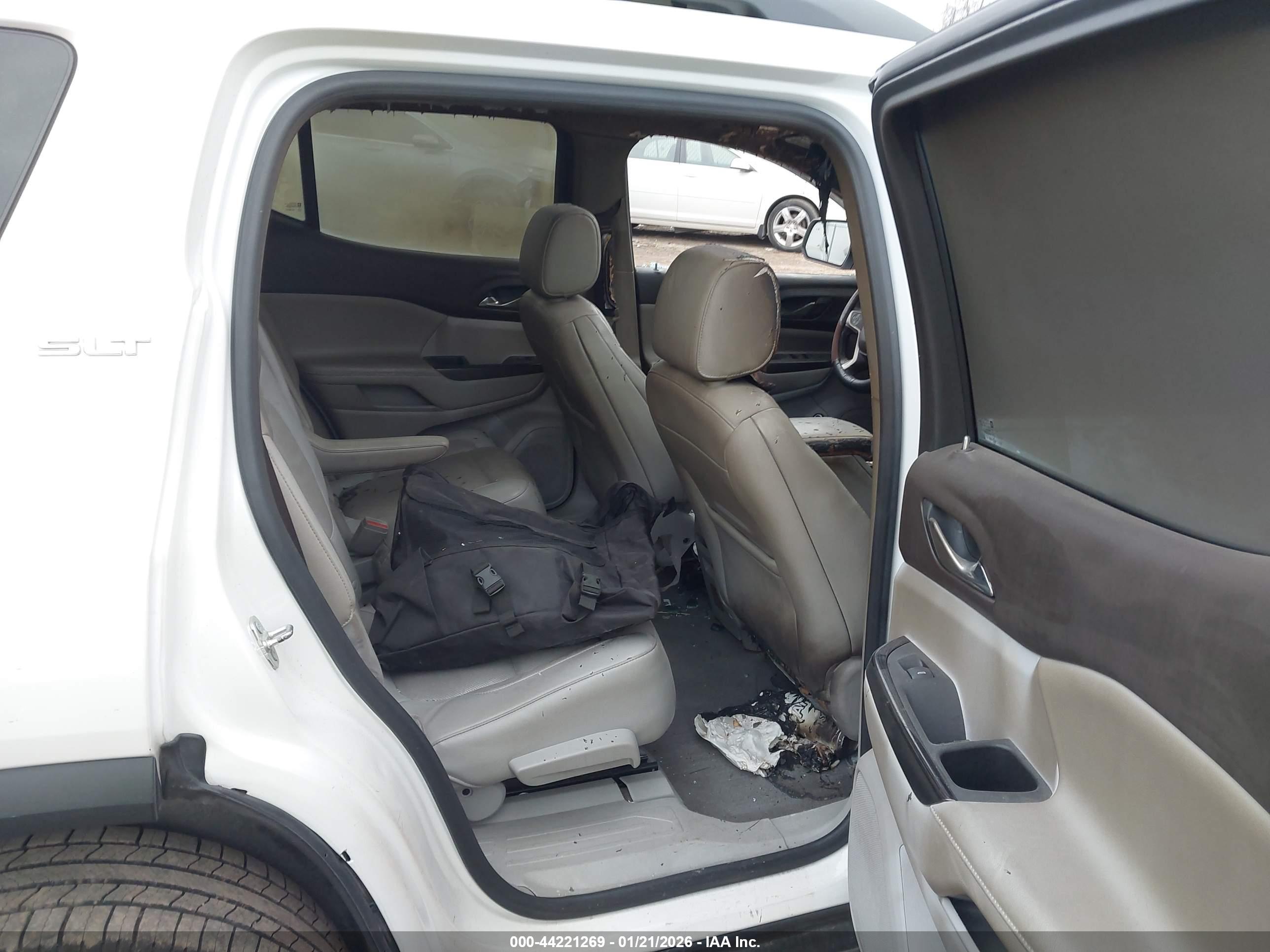 GMC ACADIA image 8
