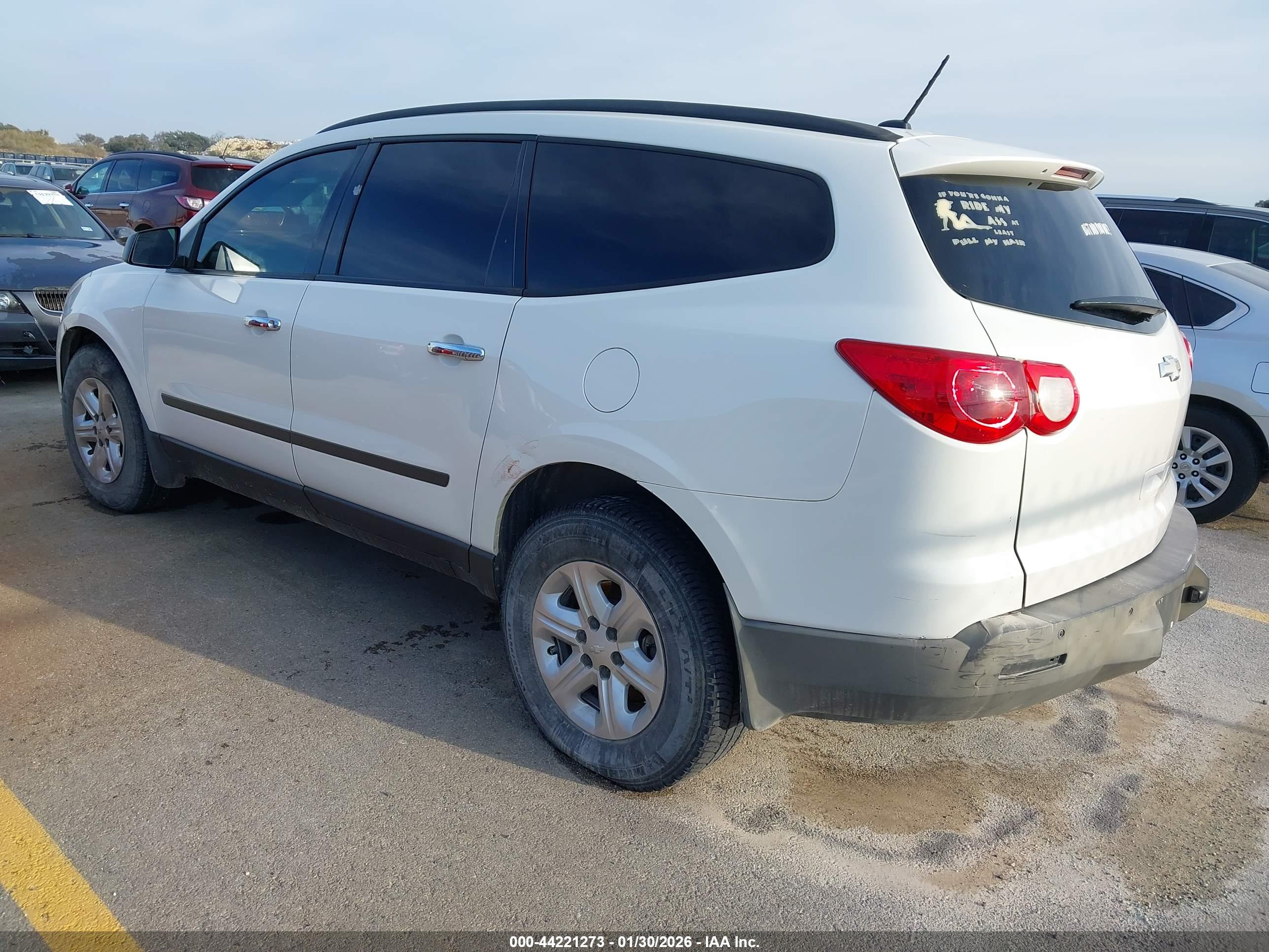CHEVROLET TRAVERSE image 3