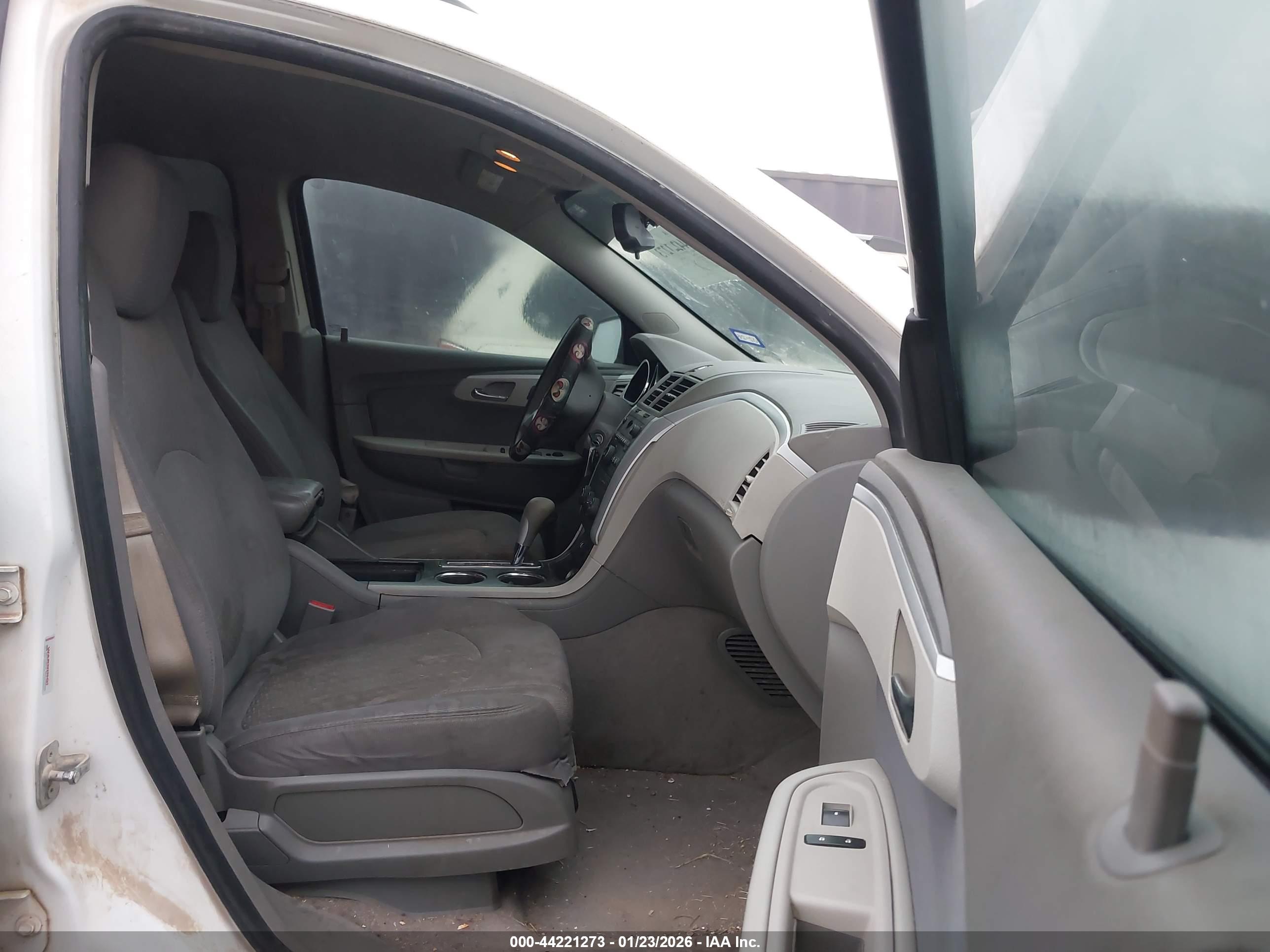 CHEVROLET TRAVERSE image 5