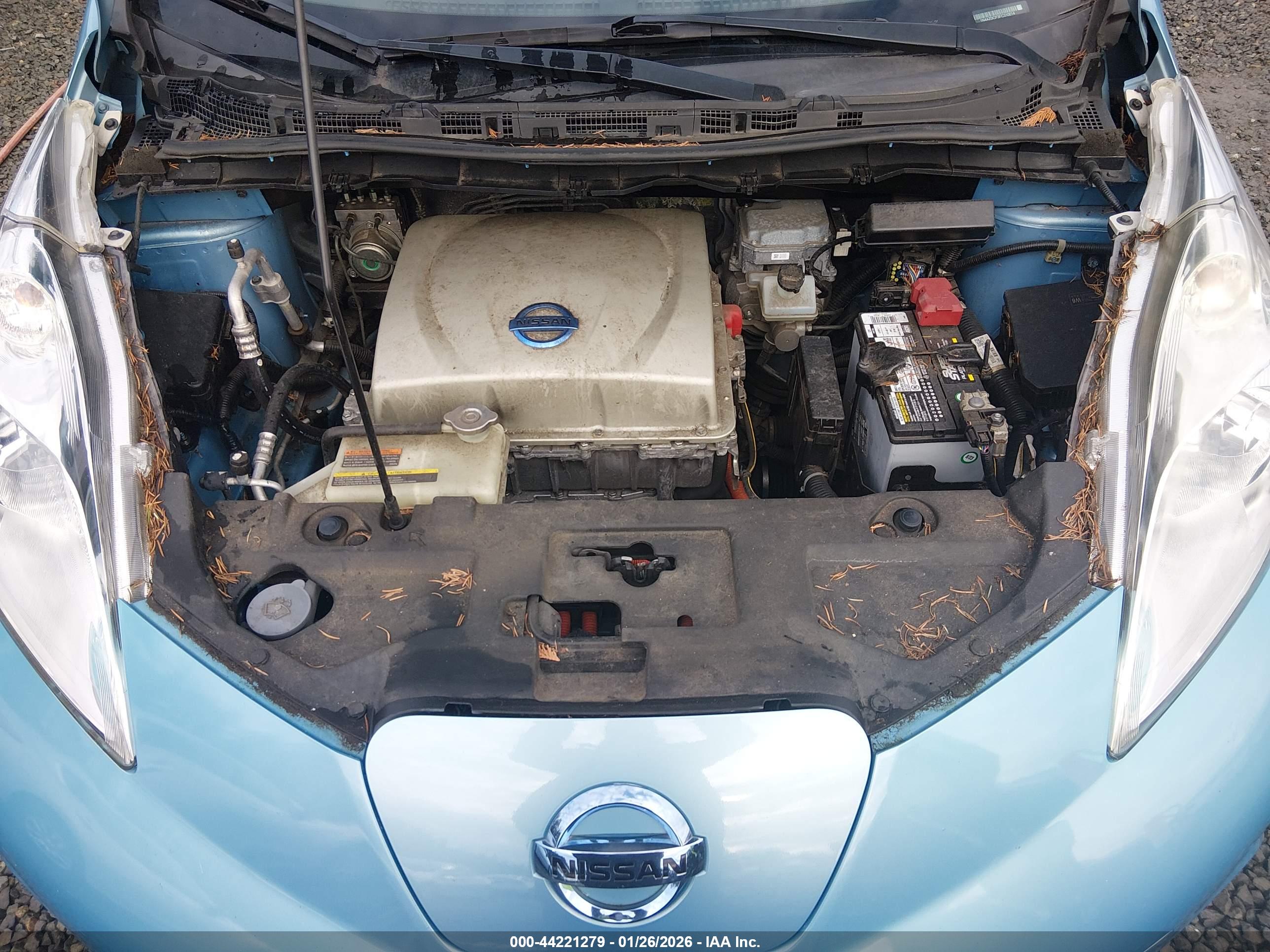 NISSAN LEAF image 10