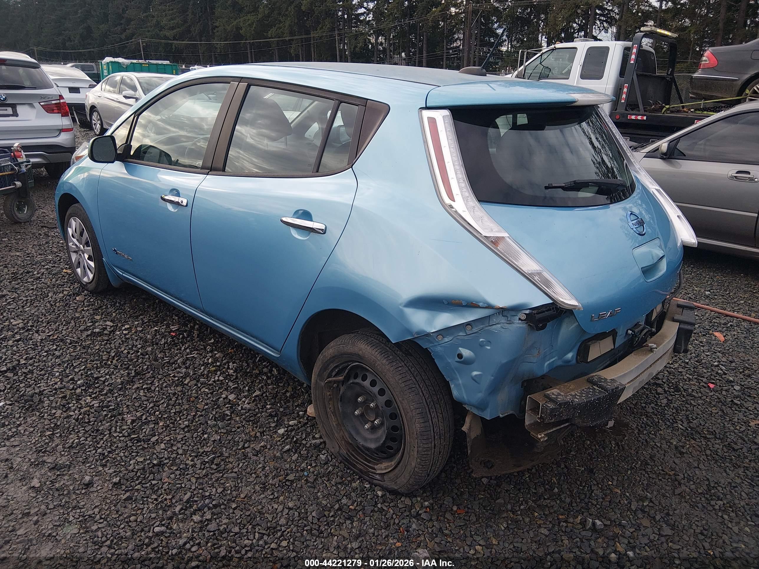 NISSAN LEAF image 3