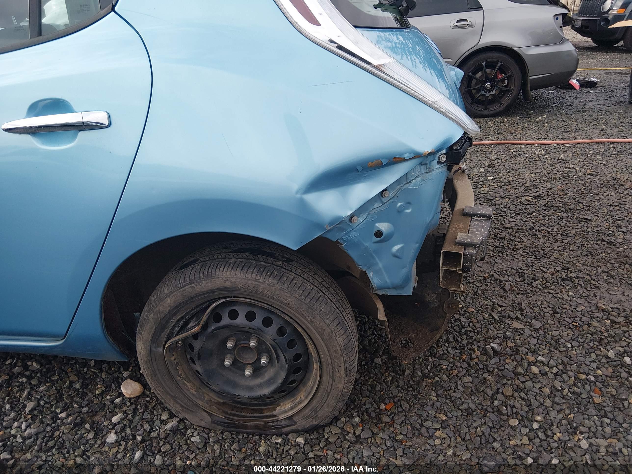 NISSAN LEAF image 6