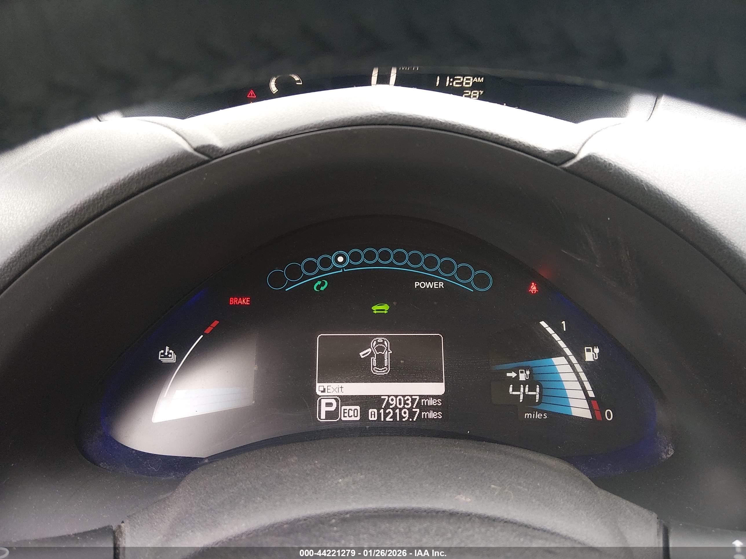 NISSAN LEAF image 7