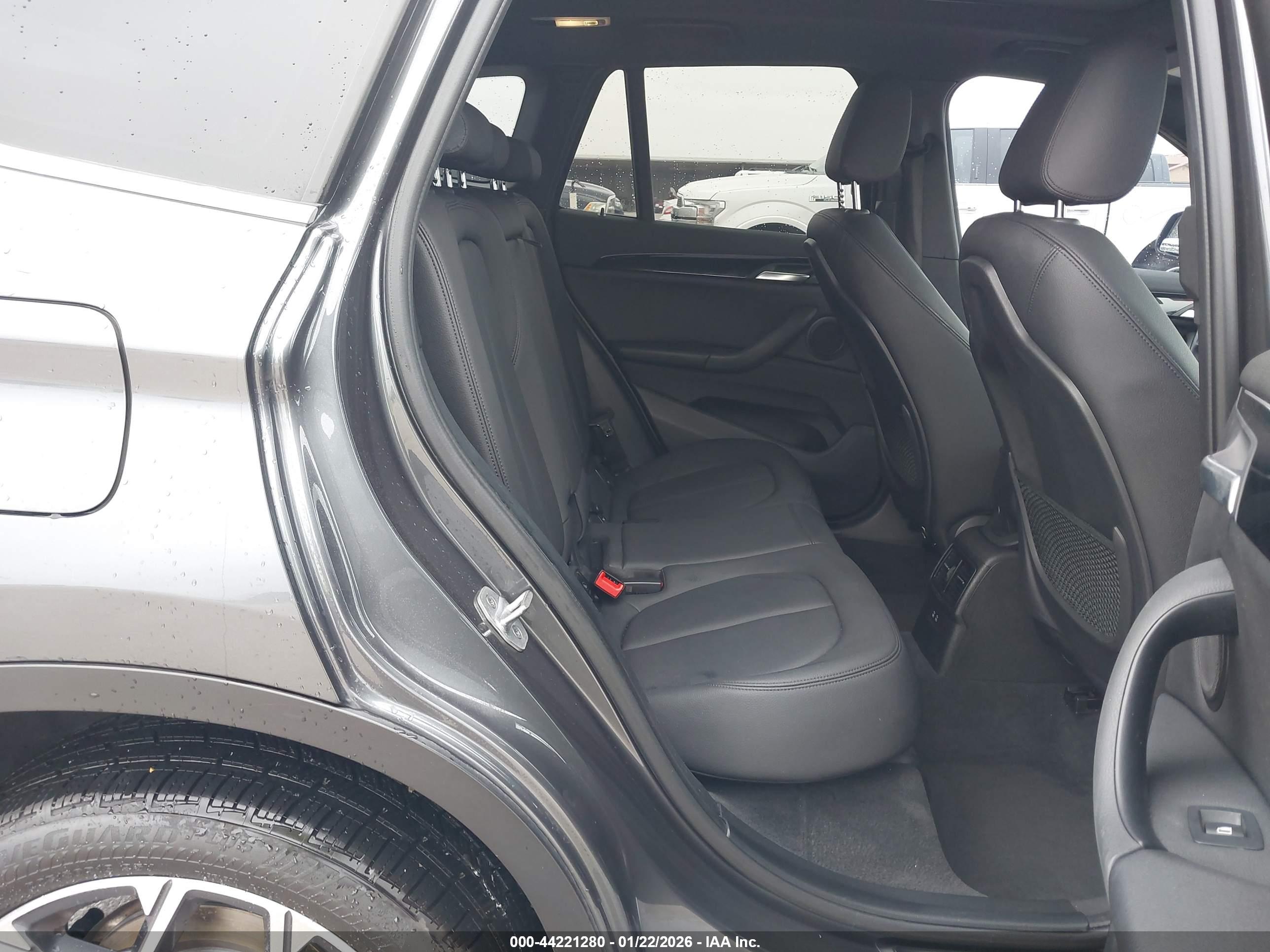BMW X1 image 8