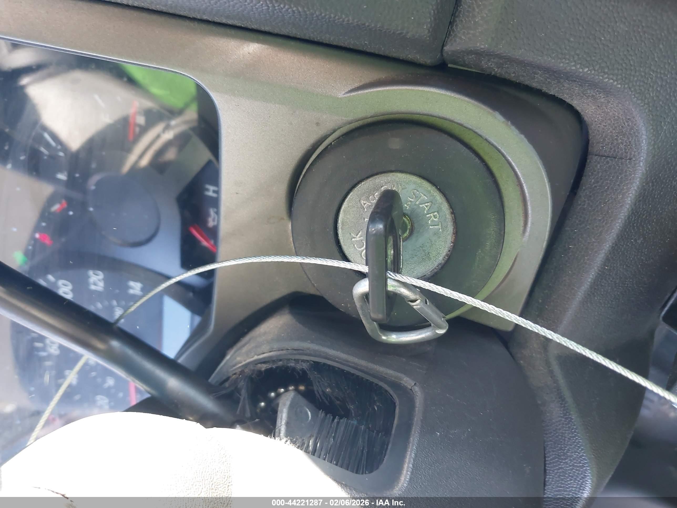 NISSAN TITAN image 11