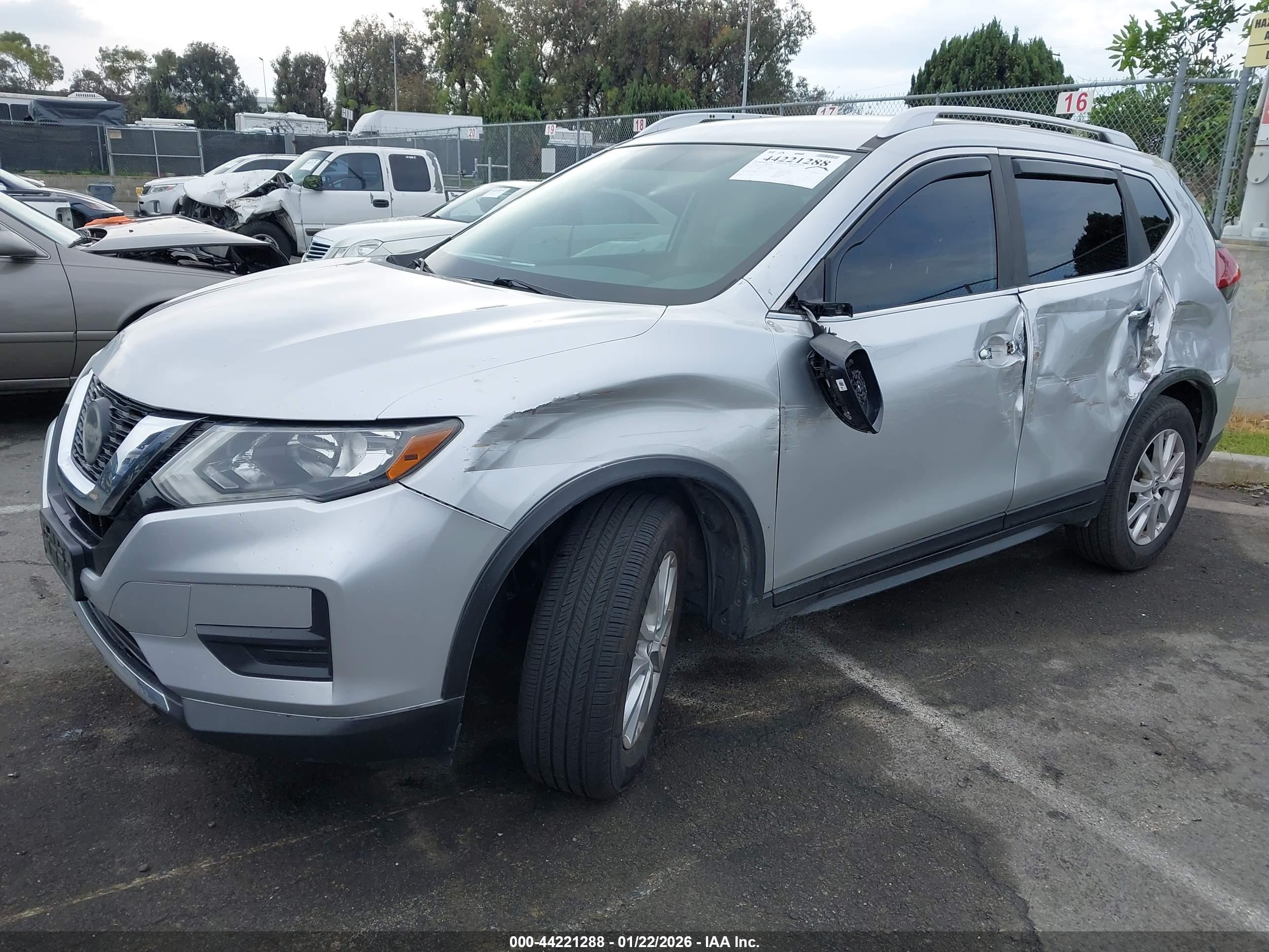 NISSAN ROGUE image 2