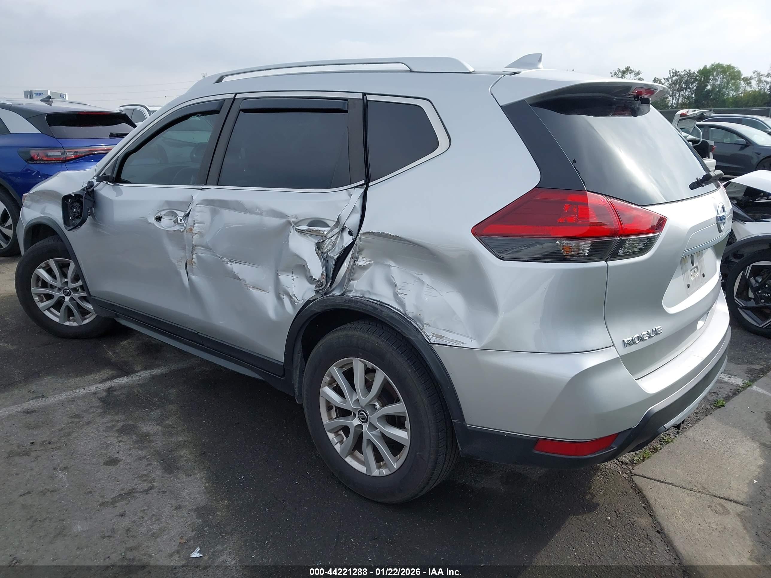 NISSAN ROGUE image 3