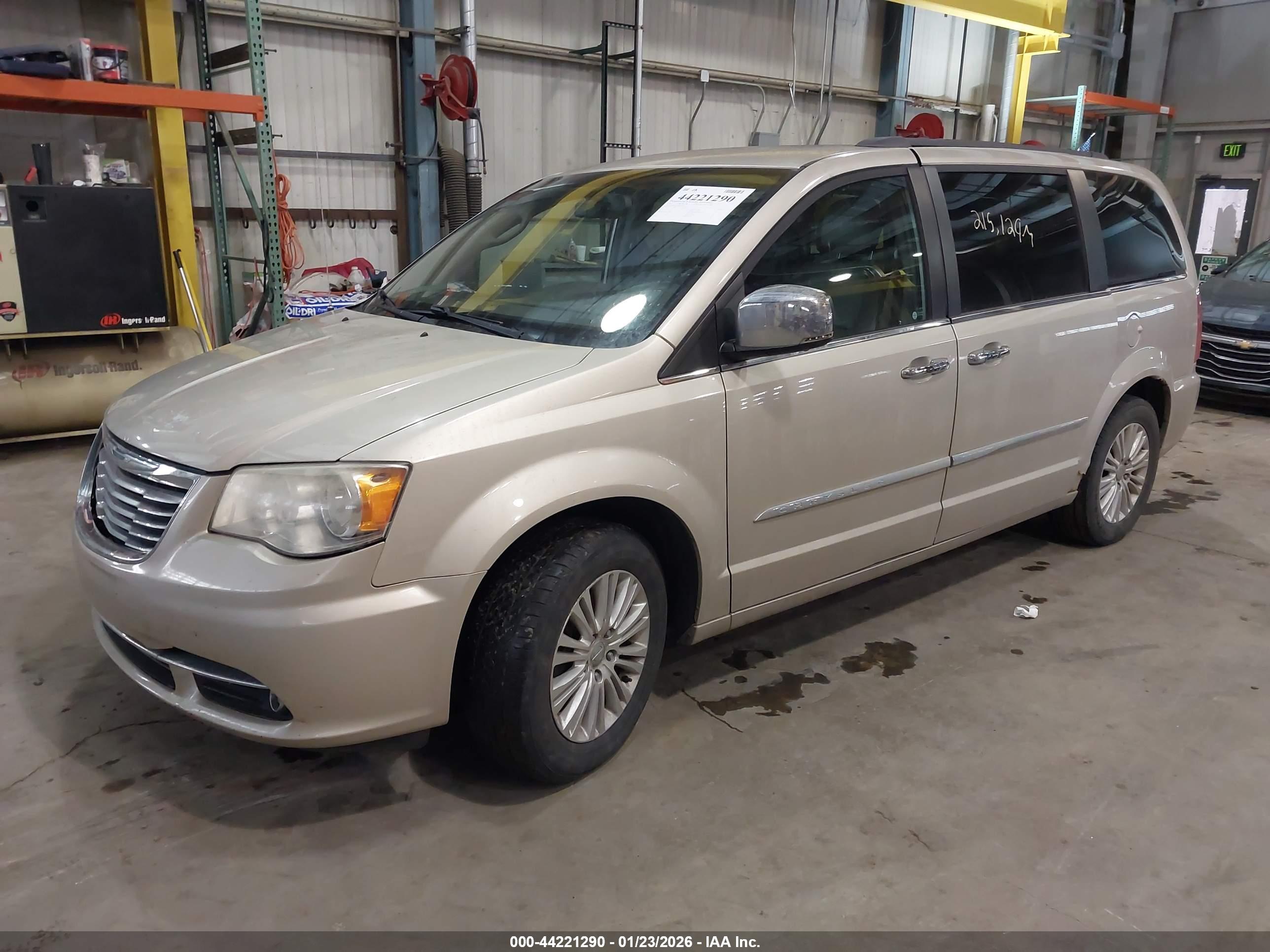 CHRYSLER TOWN image 2