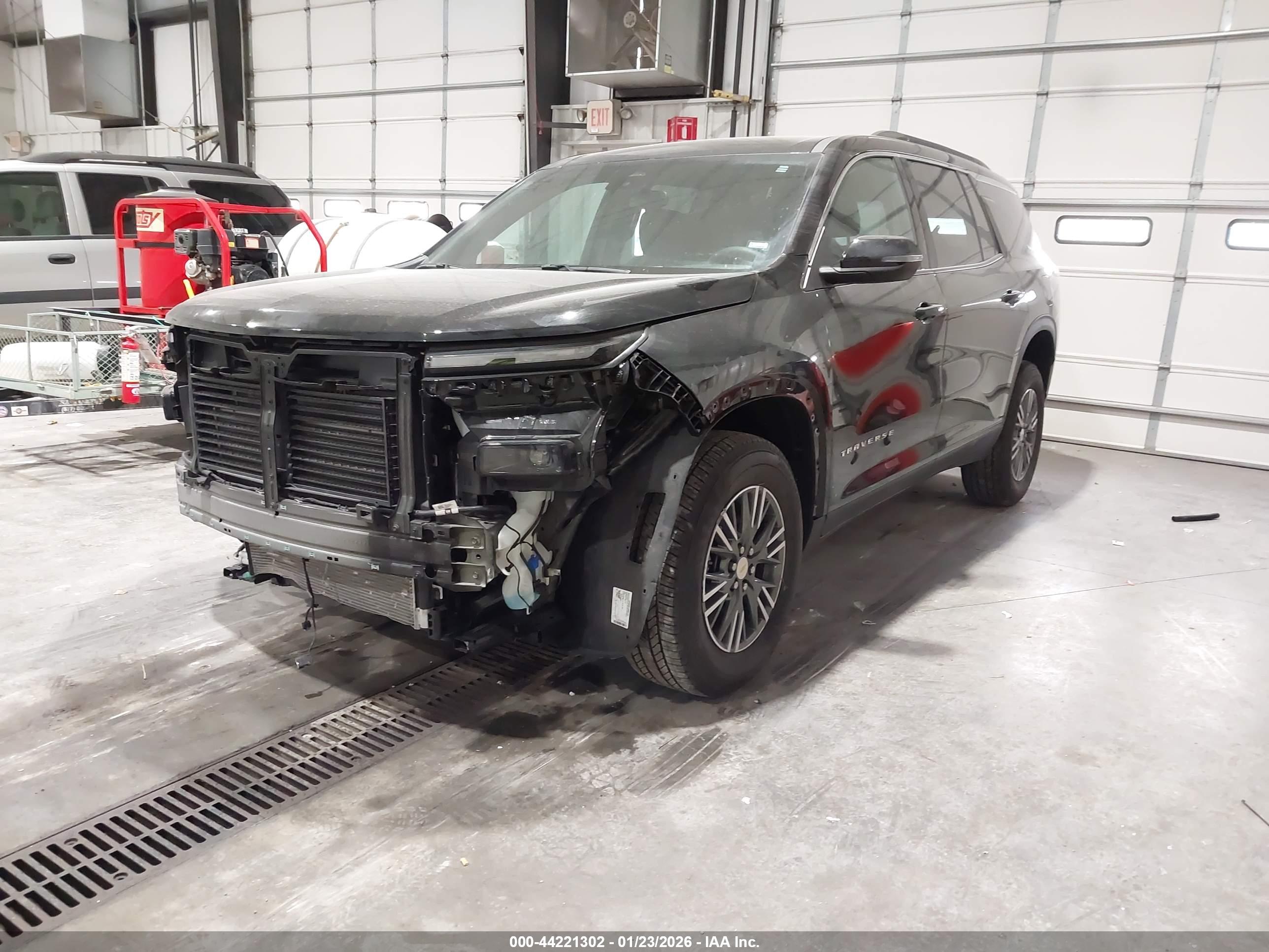 CHEVROLET TRAVERSE image 2