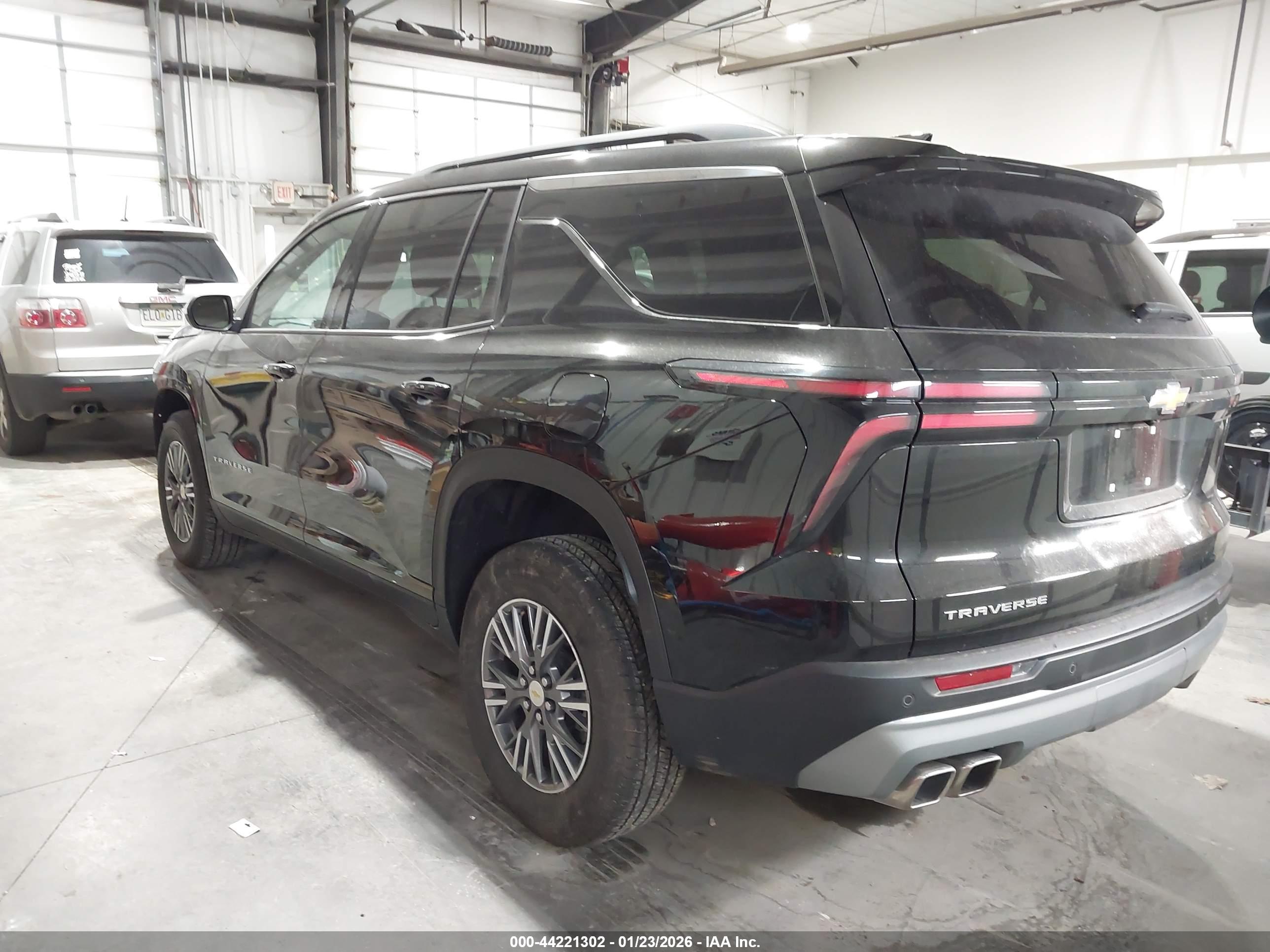 CHEVROLET TRAVERSE image 3