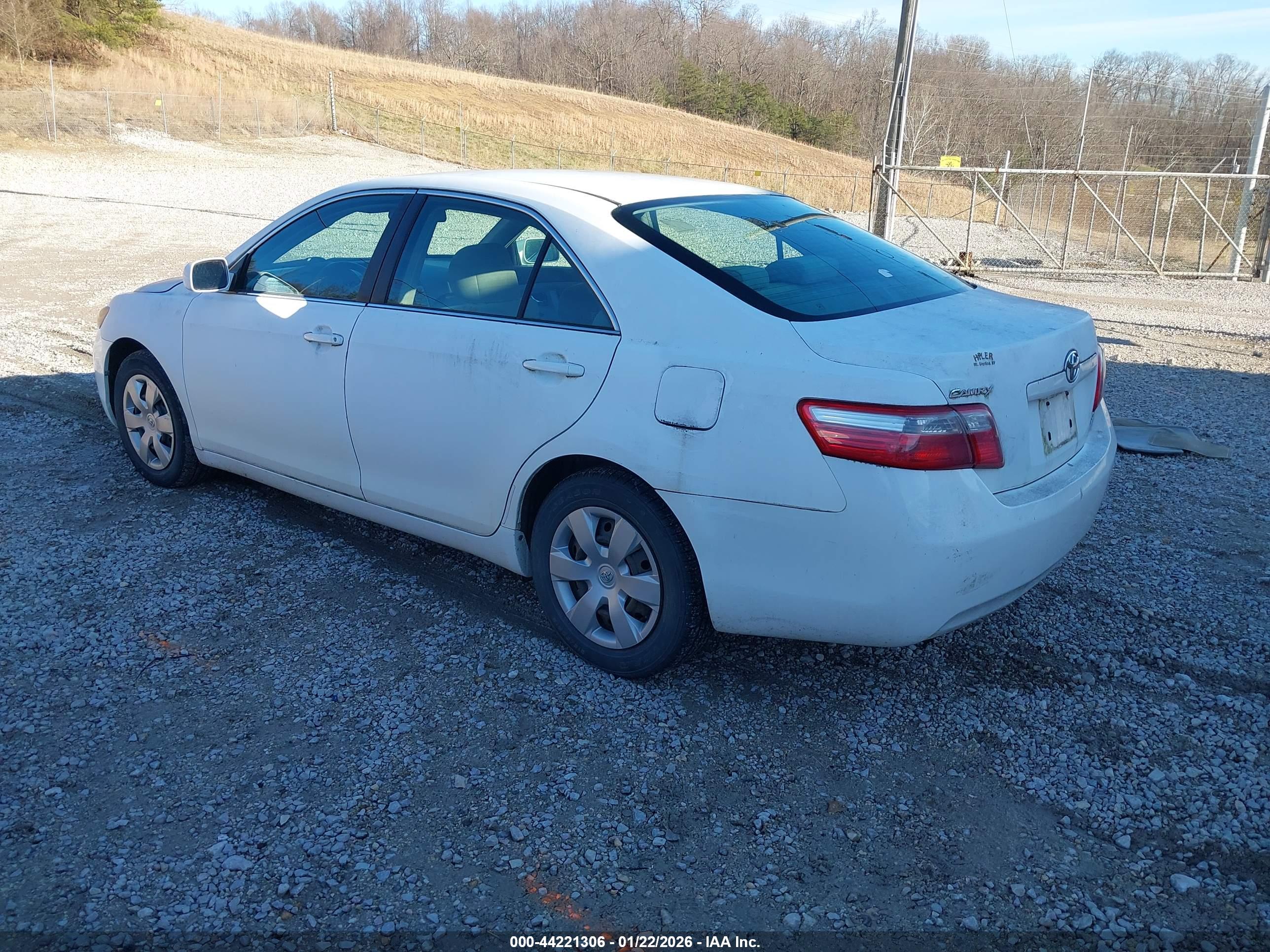 TOYOTA CAMRY image 3