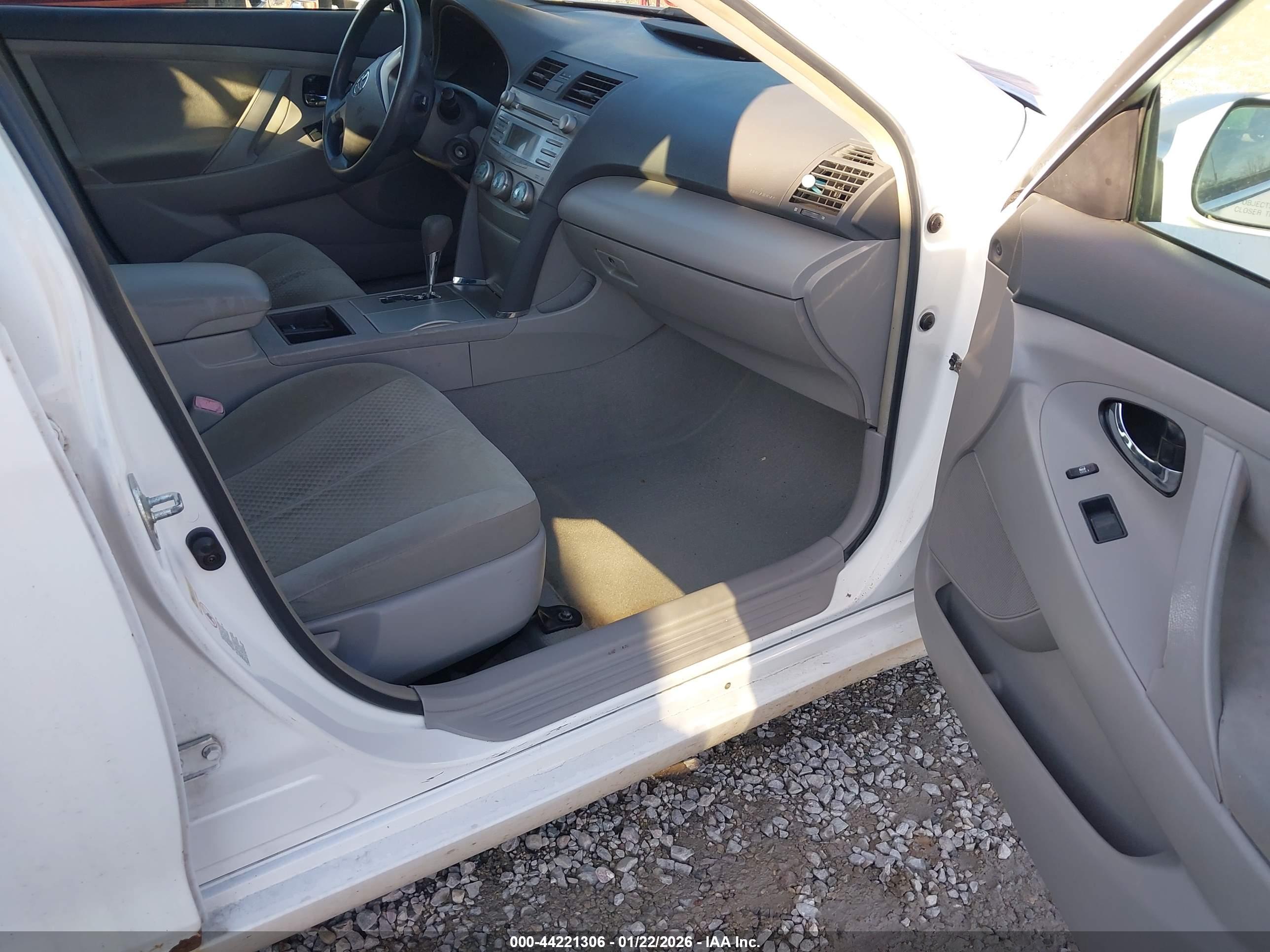 TOYOTA CAMRY image 5