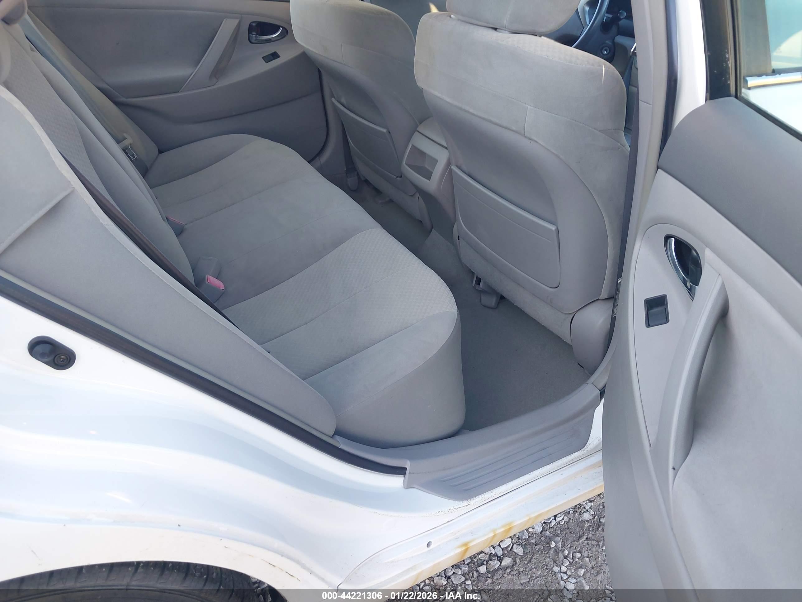 TOYOTA CAMRY image 8
