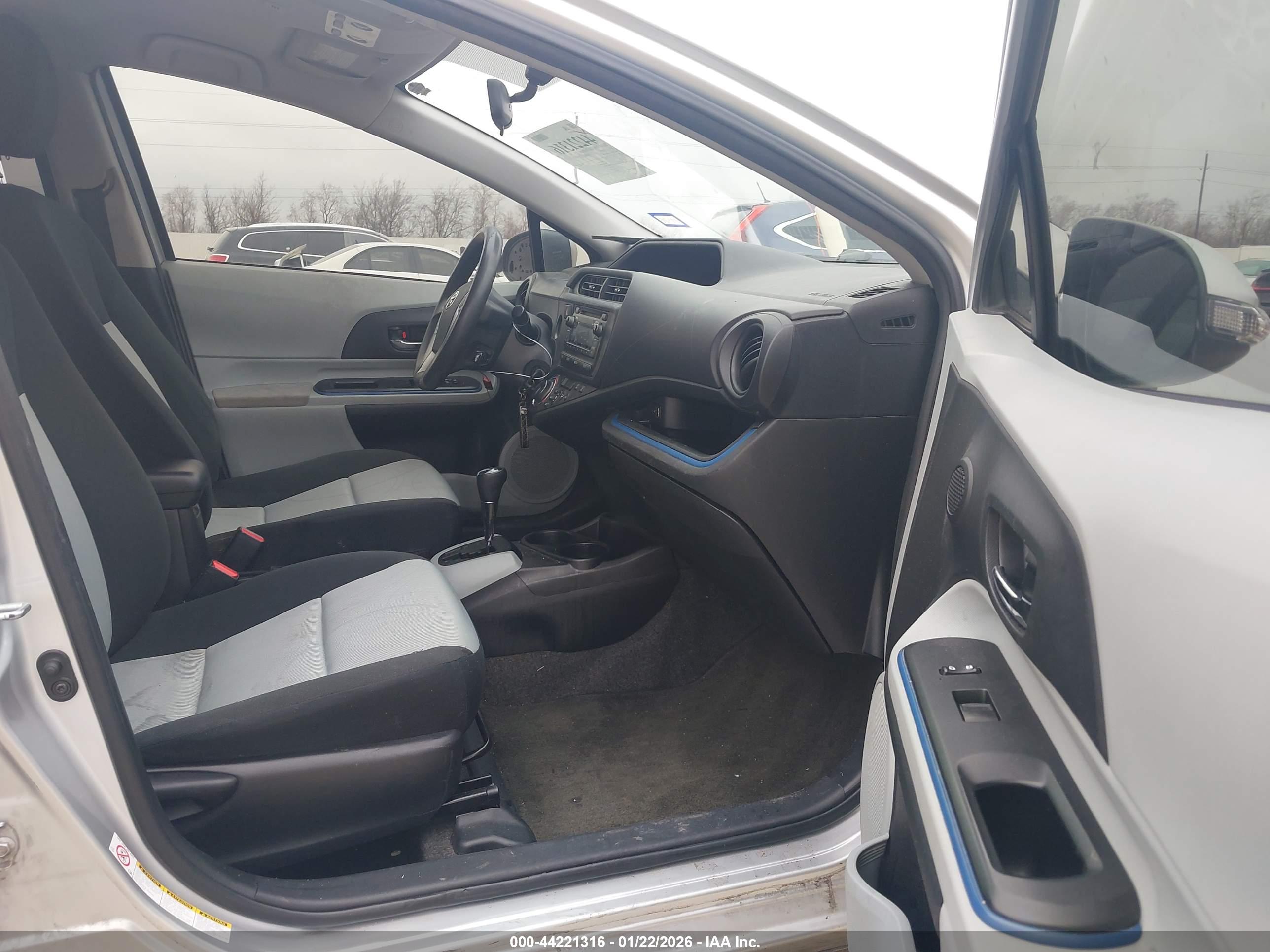 TOYOTA PRIUS image 5