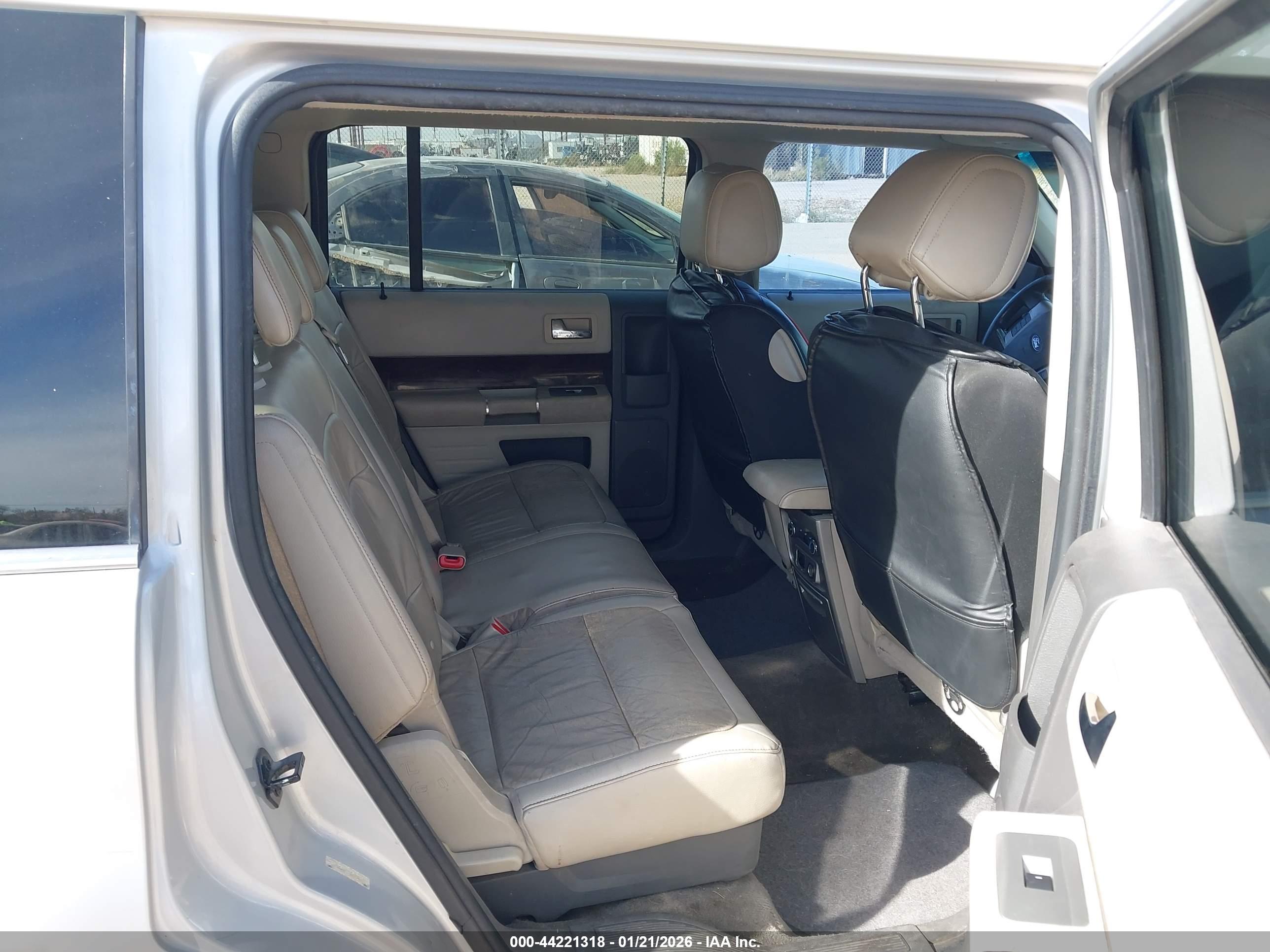 FORD FLEX image 8