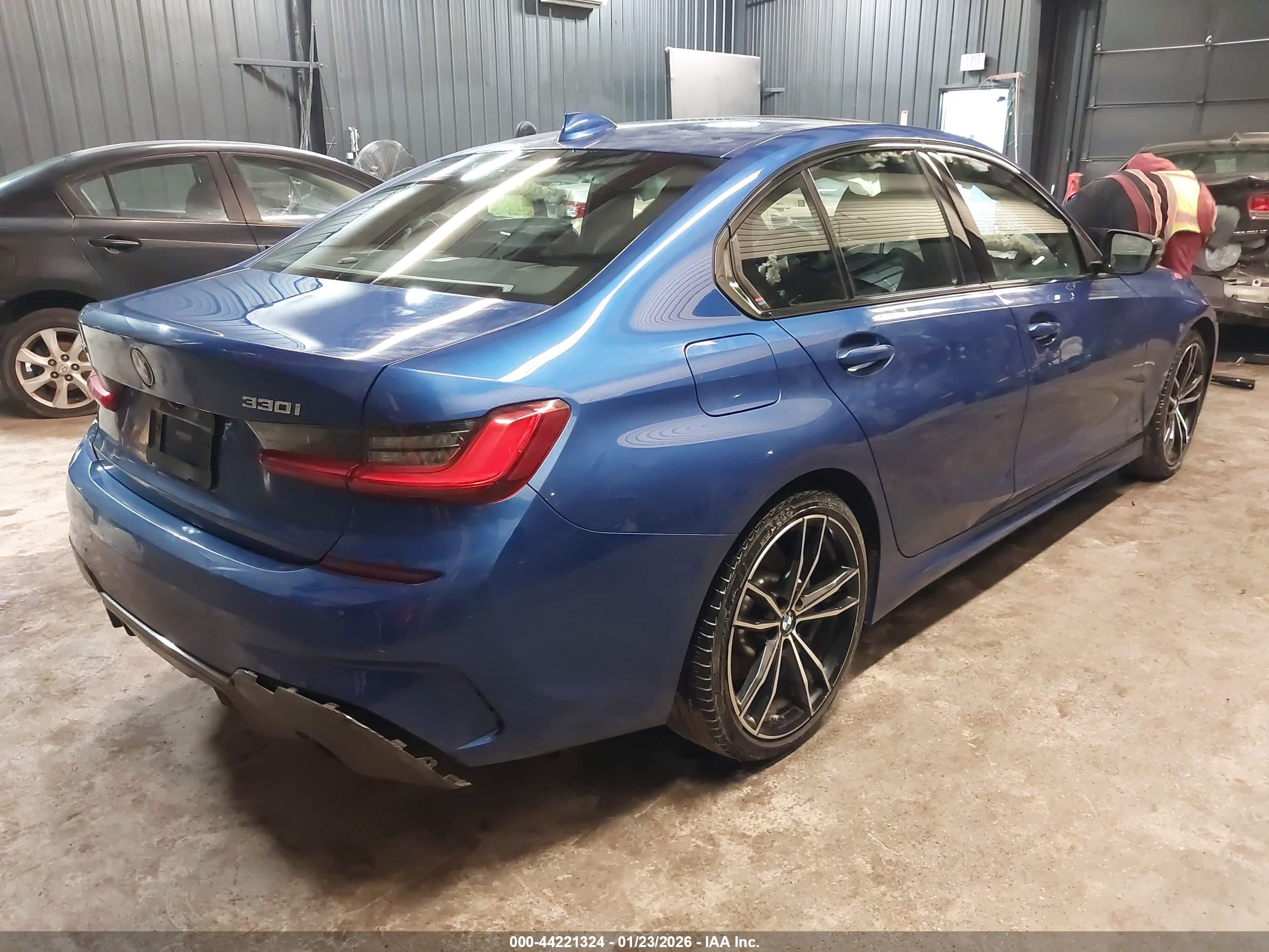 BMW 330I image 4