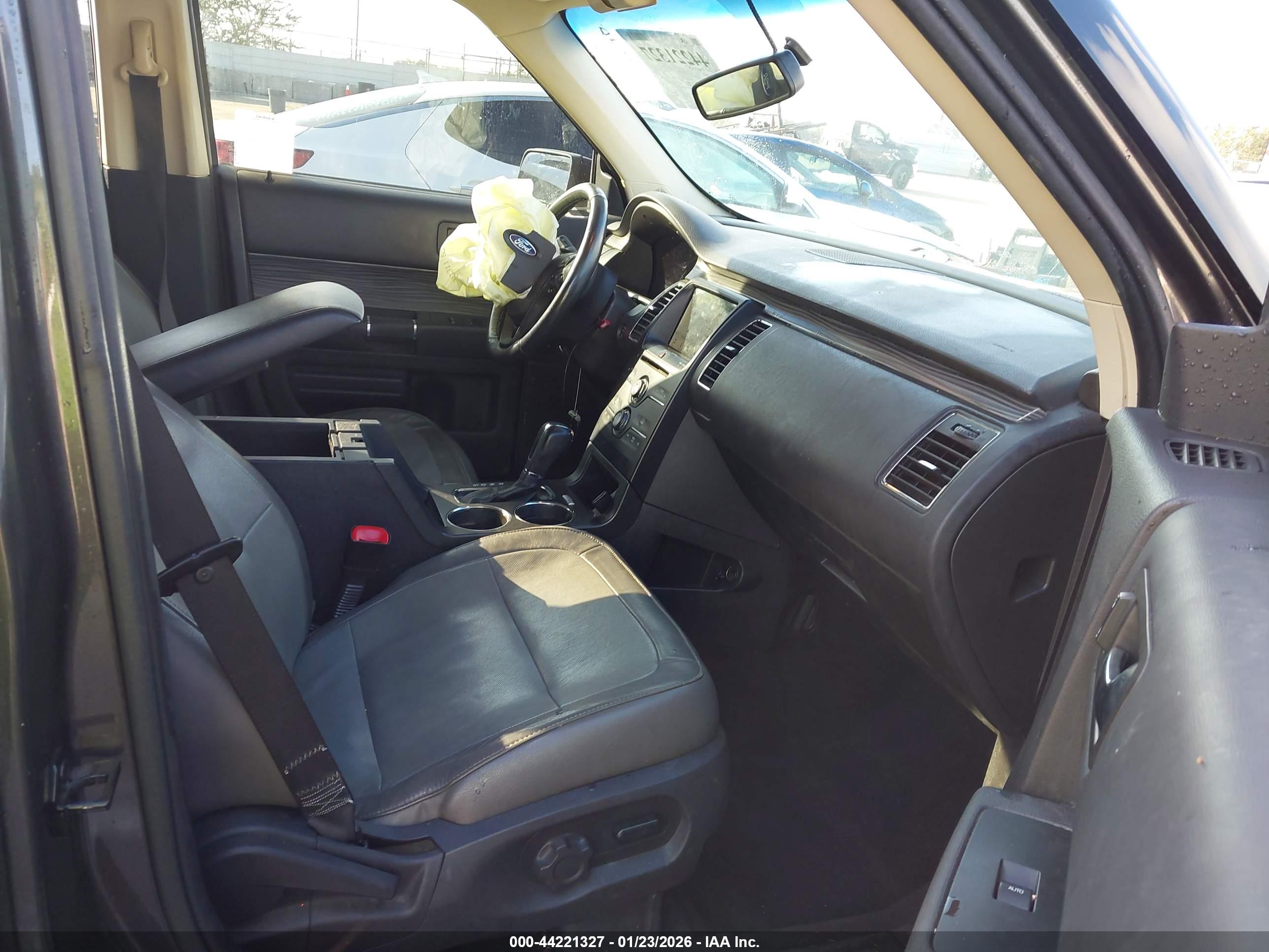 FORD FLEX image 5