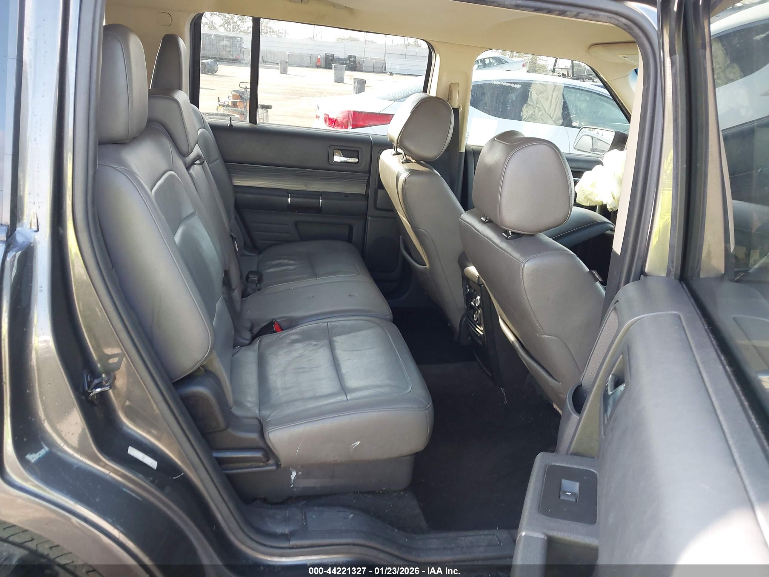 FORD FLEX image 8