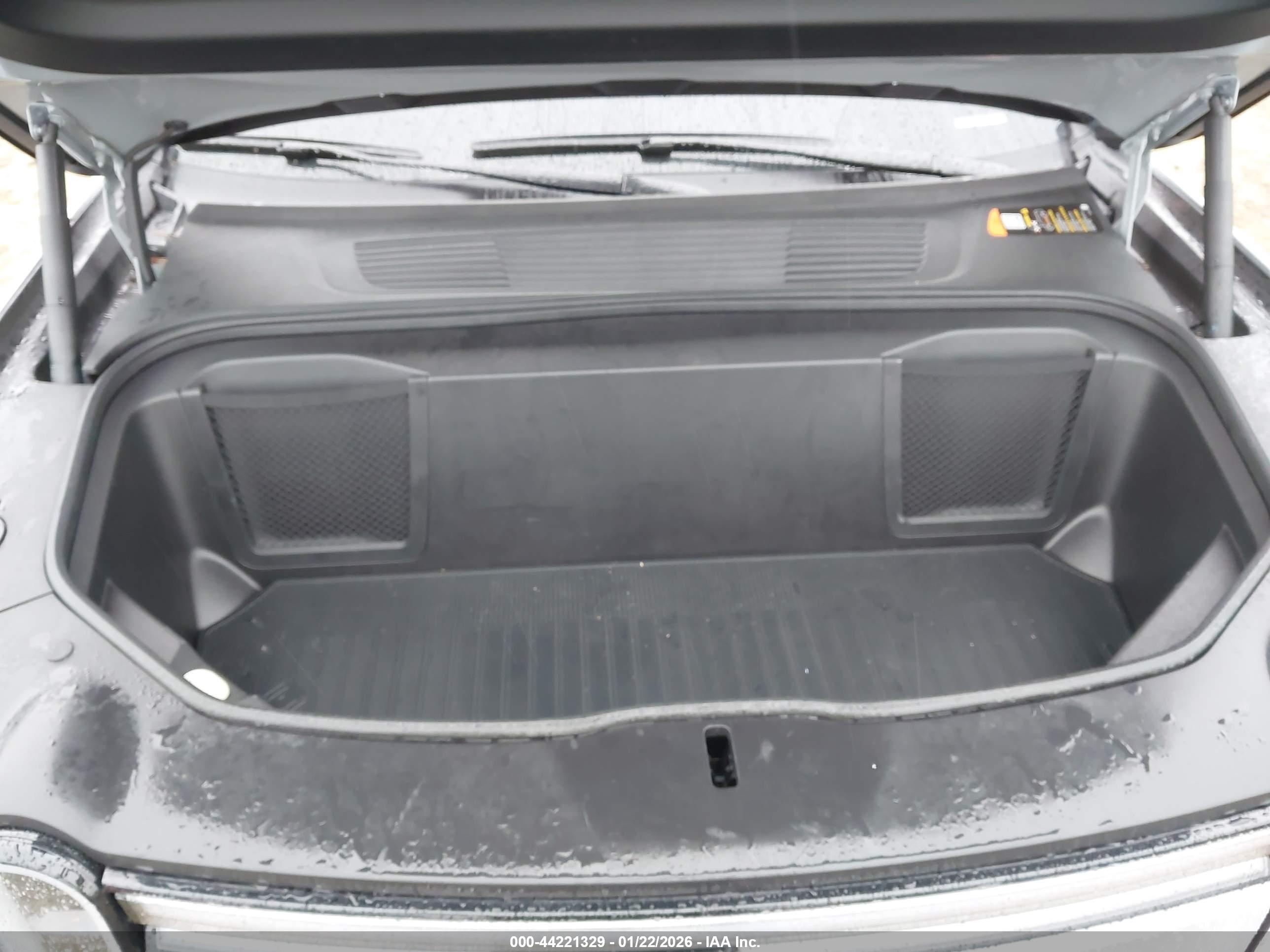 RIVIAN R1S image 10