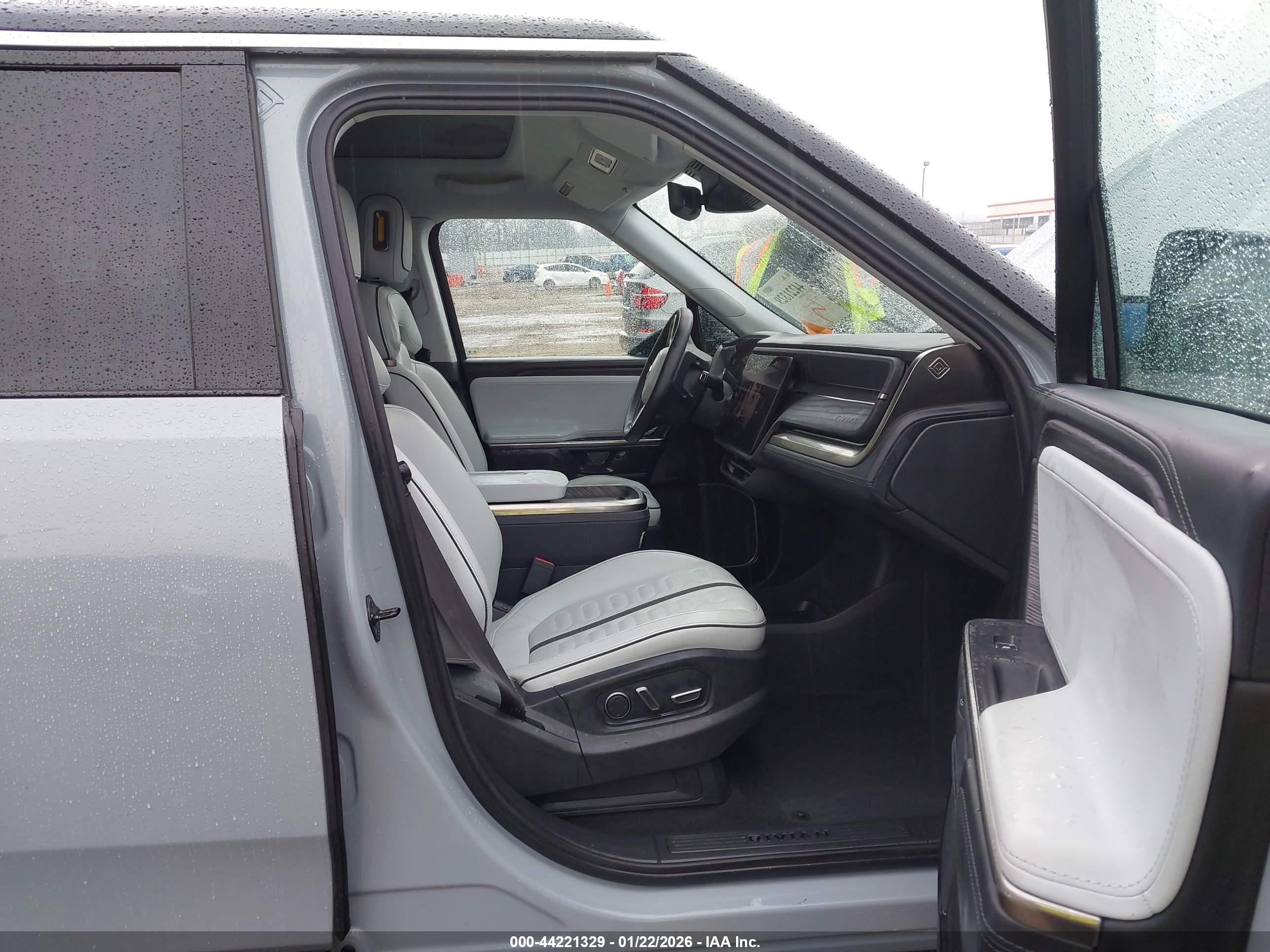 RIVIAN R1S image 5