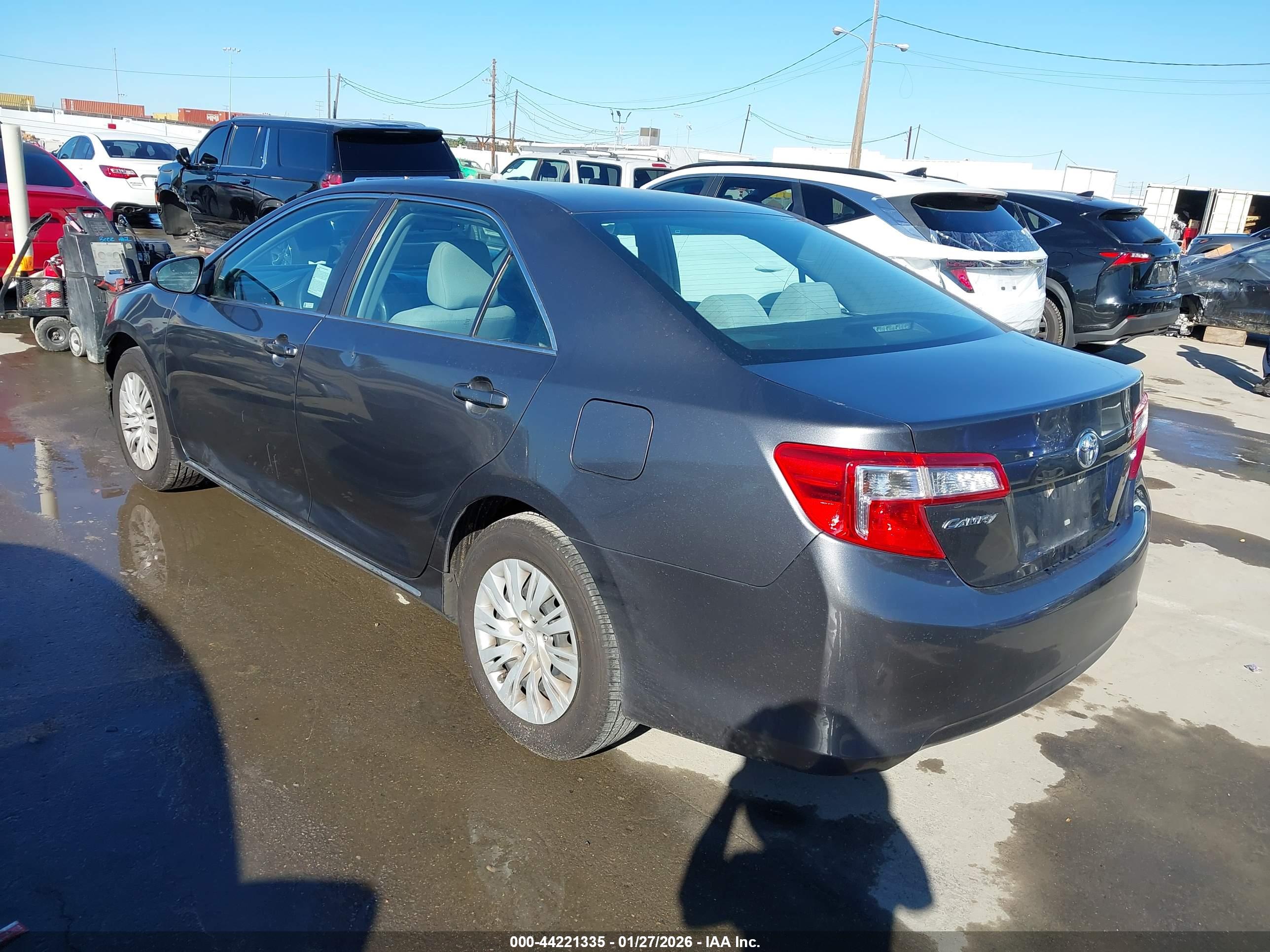 TOYOTA CAMRY image 3