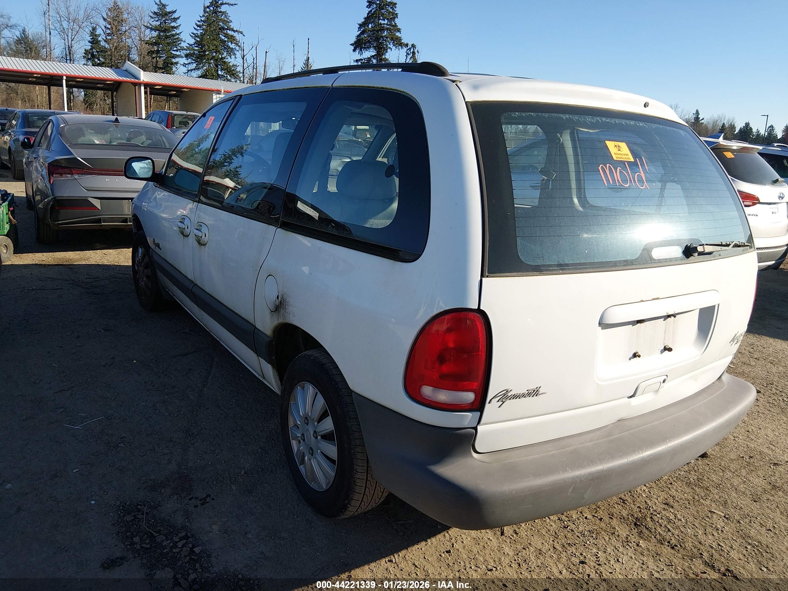 PLYMOUTH VOYAGER image 3