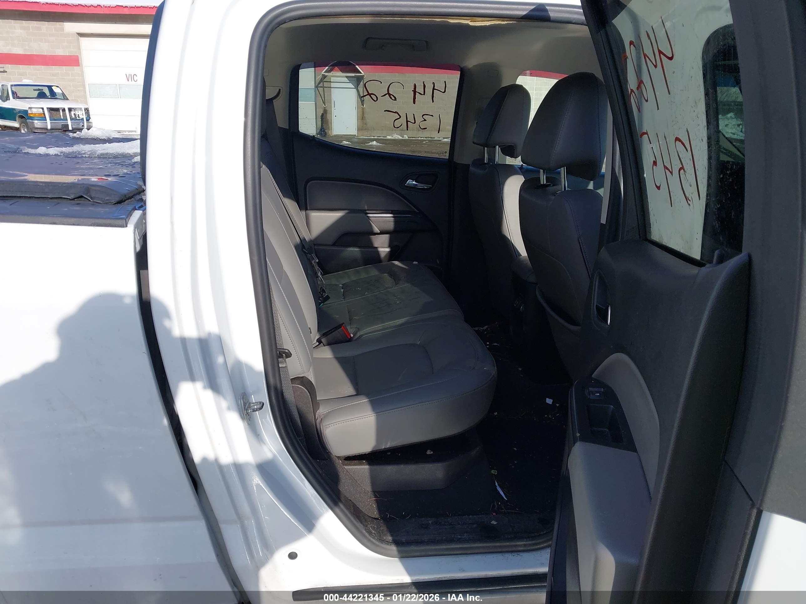 CHEVROLET COLORADO image 8