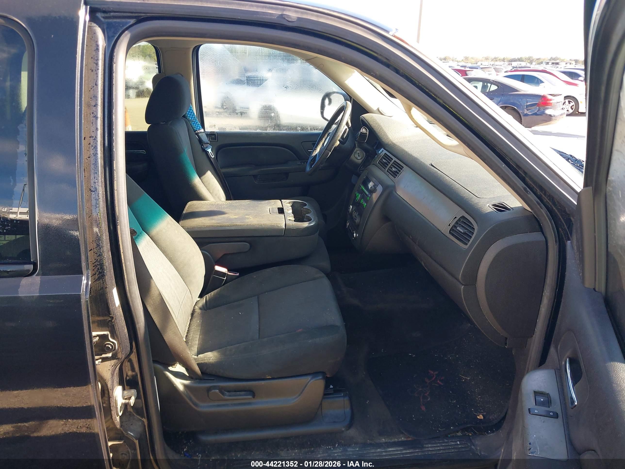 CHEVROLET TAHOE image 5