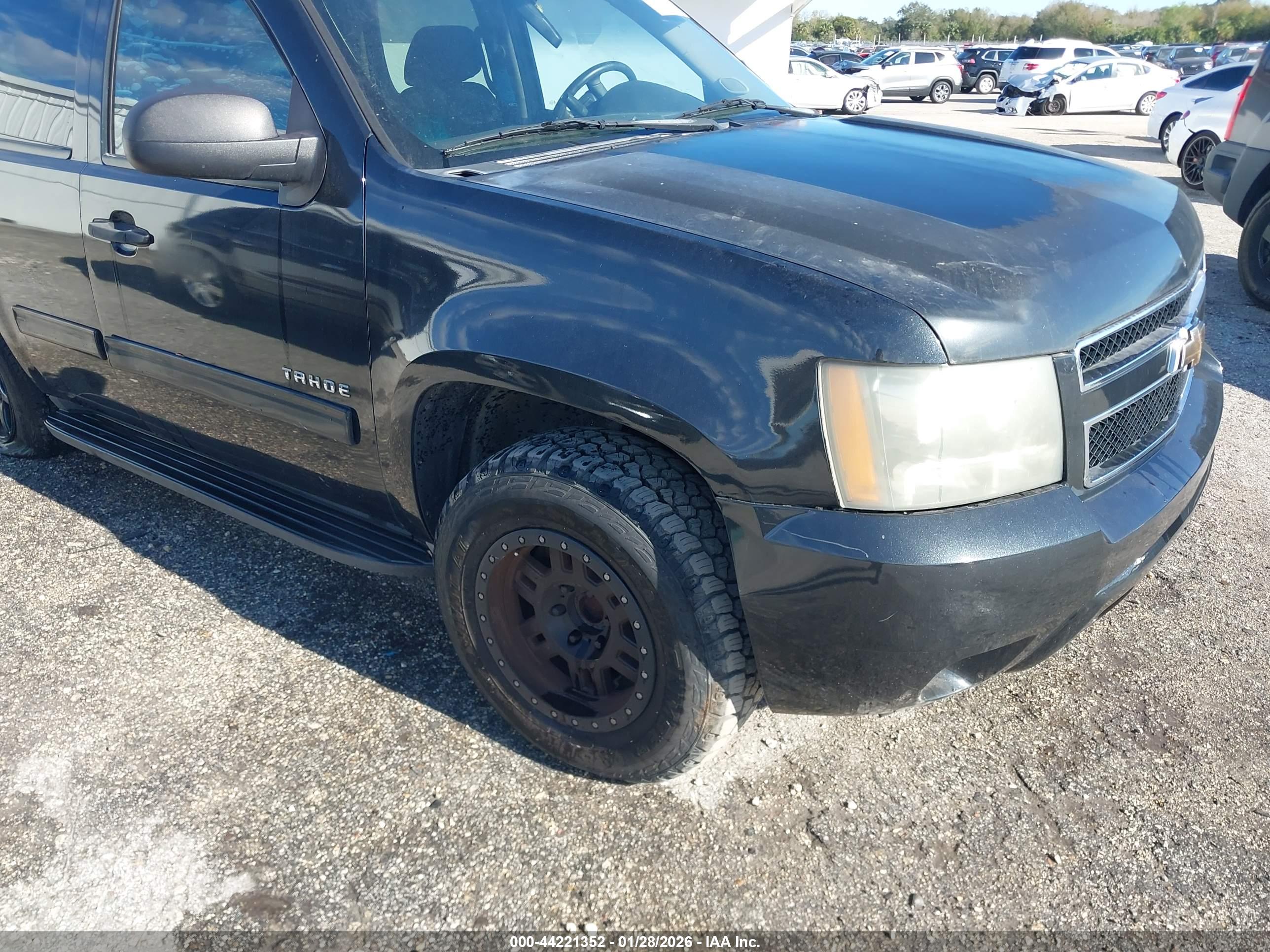 CHEVROLET TAHOE image 6
