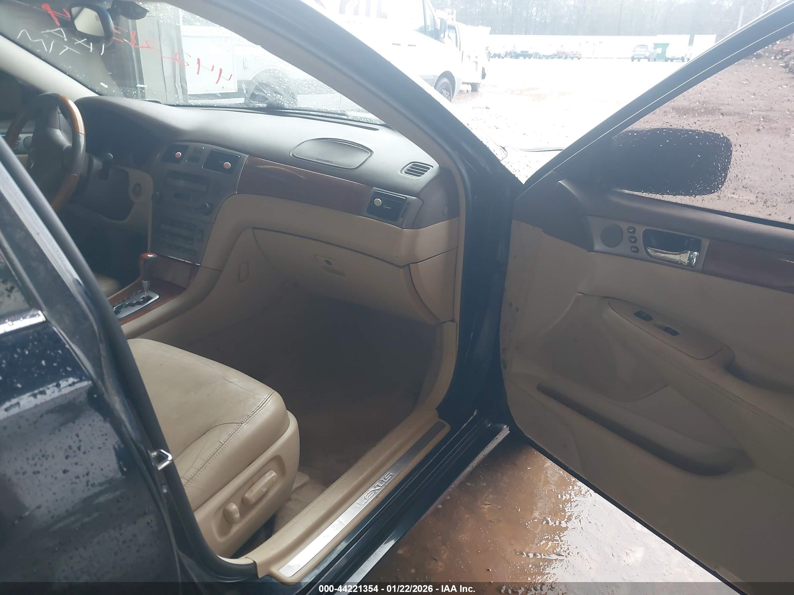 LEXUS ES image 5