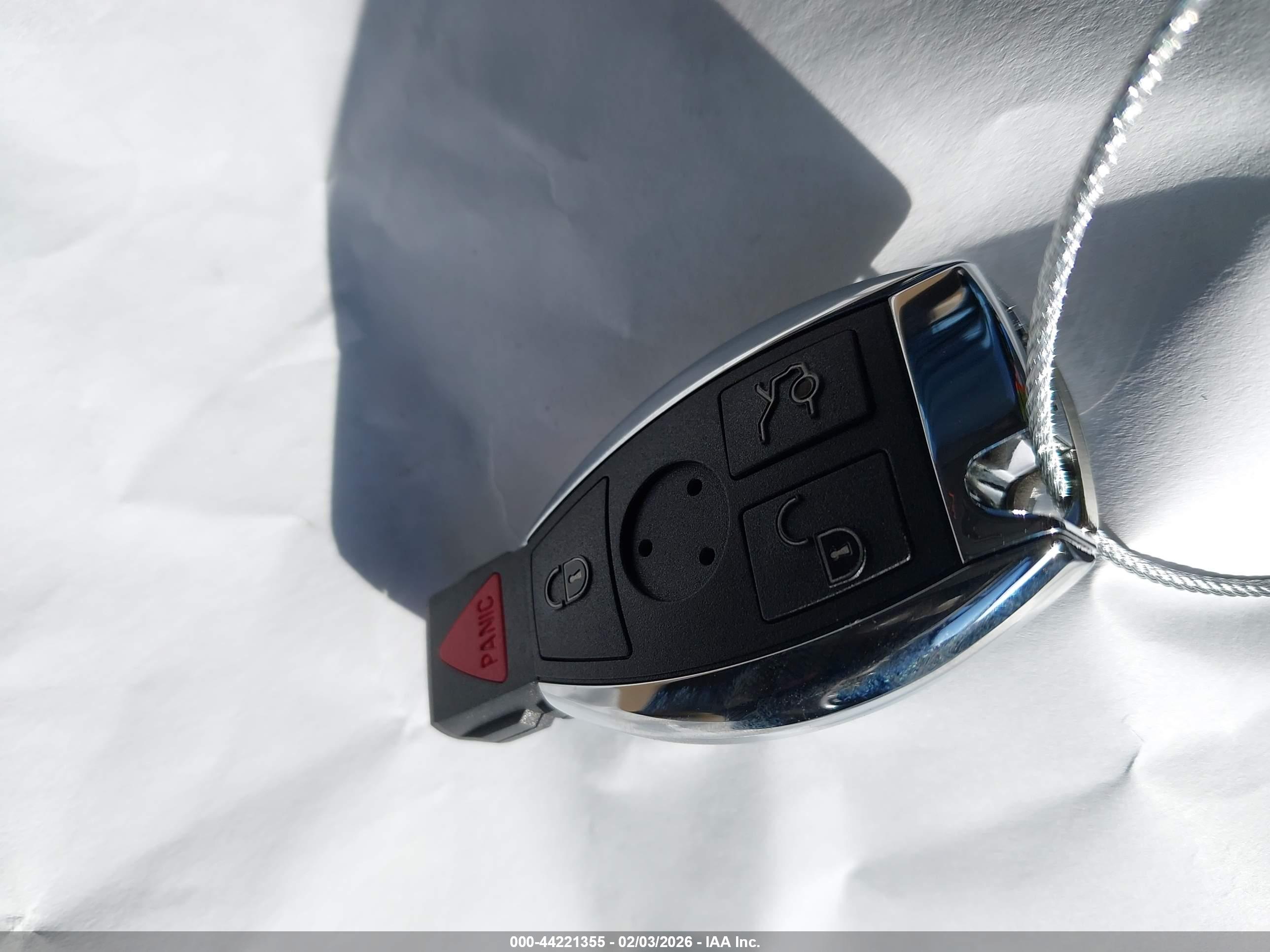 MERCEDES-BENZ E image 11