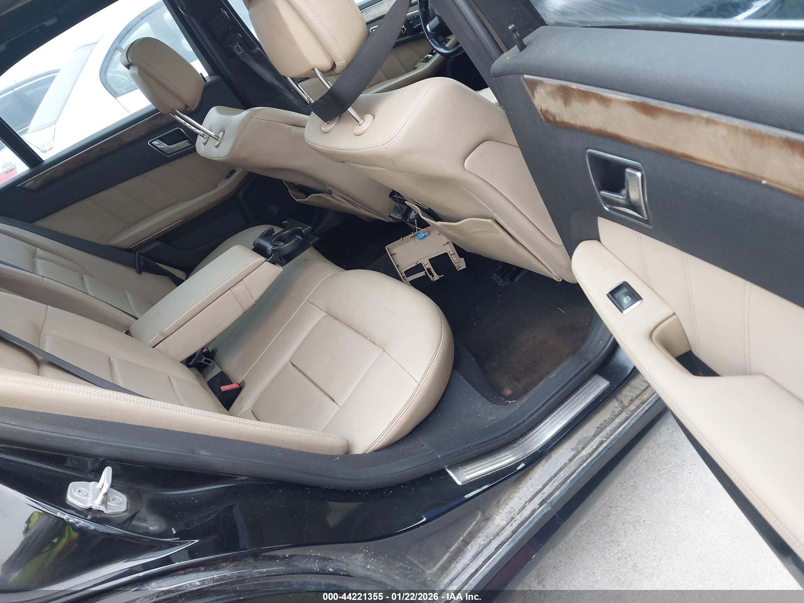 MERCEDES-BENZ E image 8