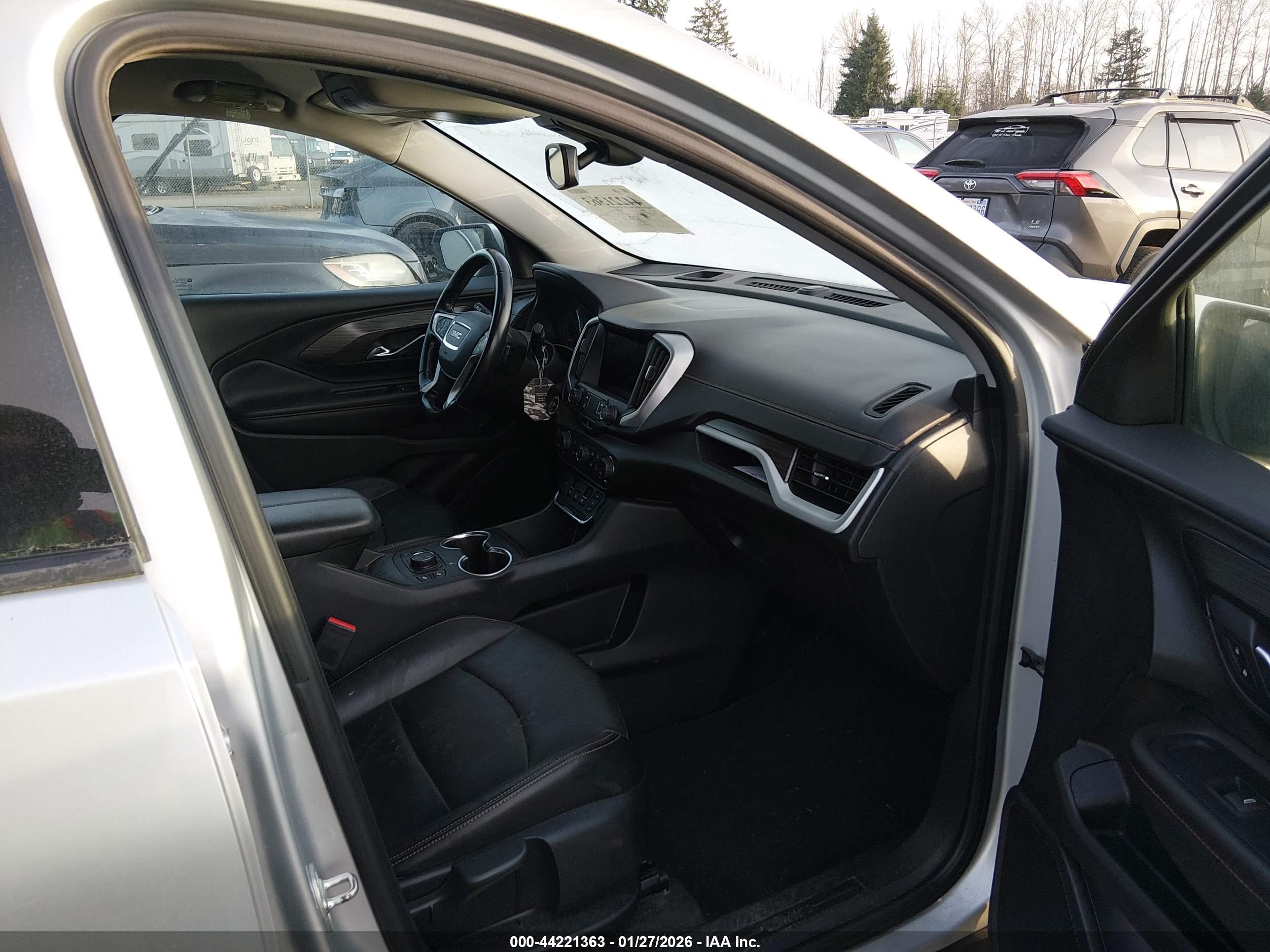 GMC TERRAIN image 5