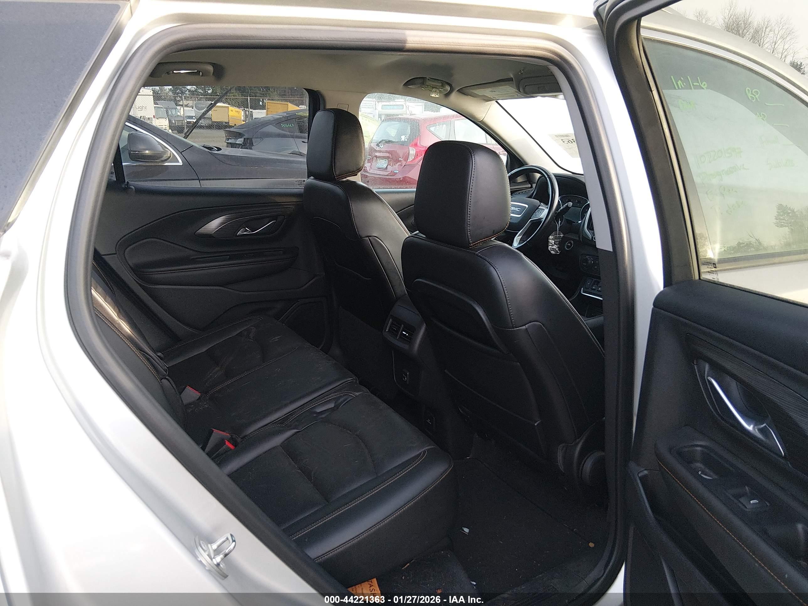 GMC TERRAIN image 8
