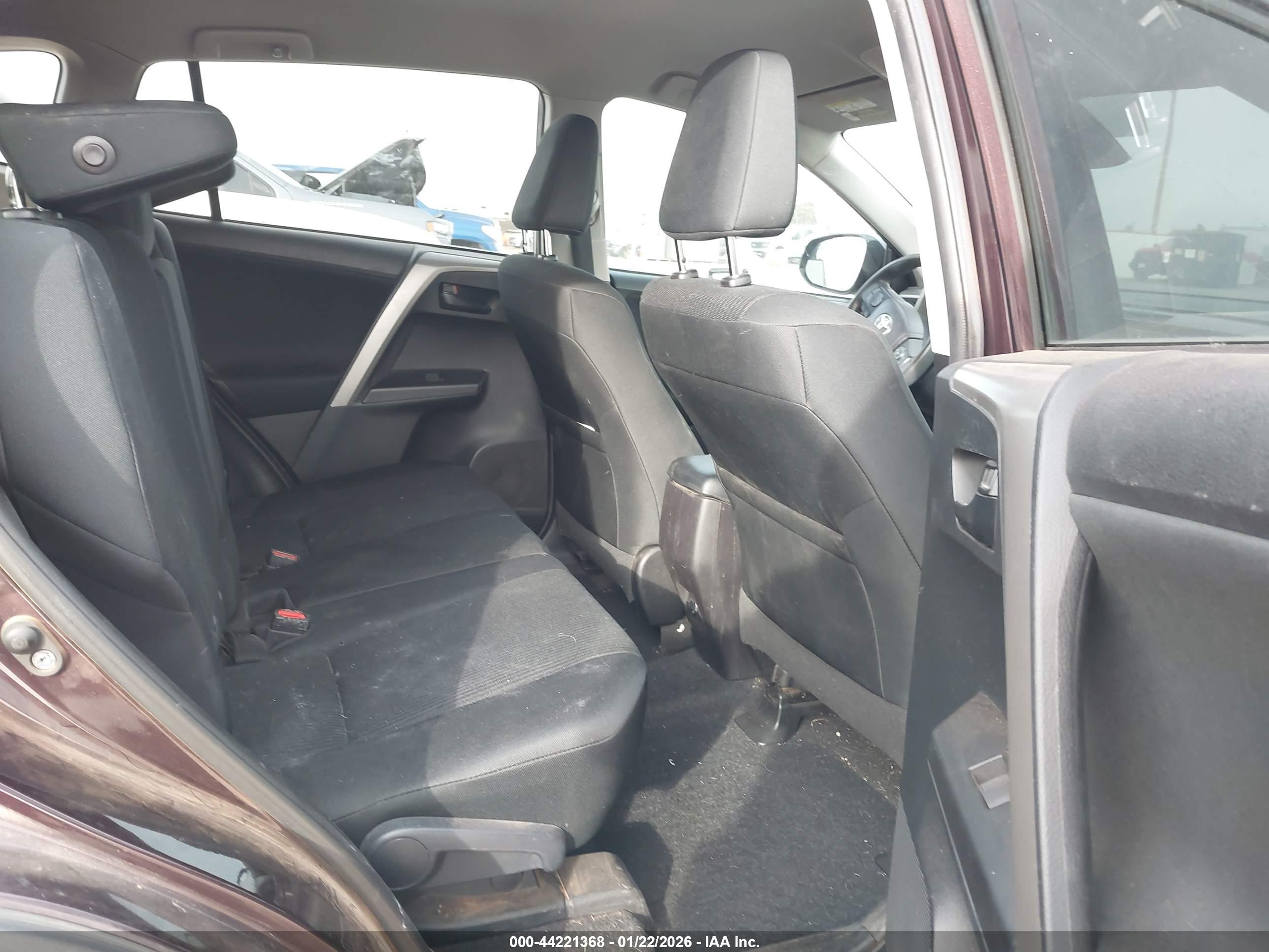 TOYOTA RAV4 image 8
