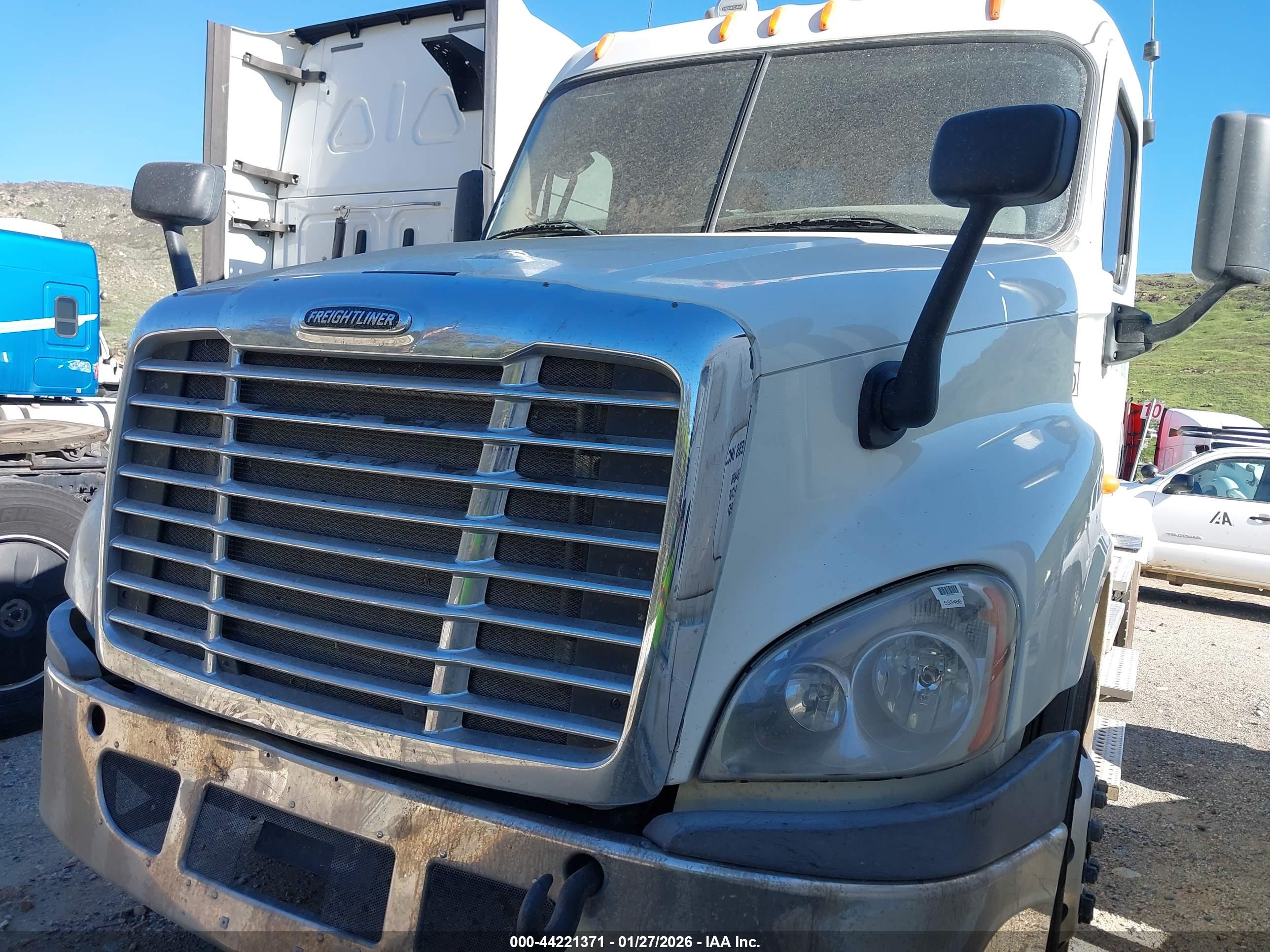 FREIGHTLINER CASCADIA image 2