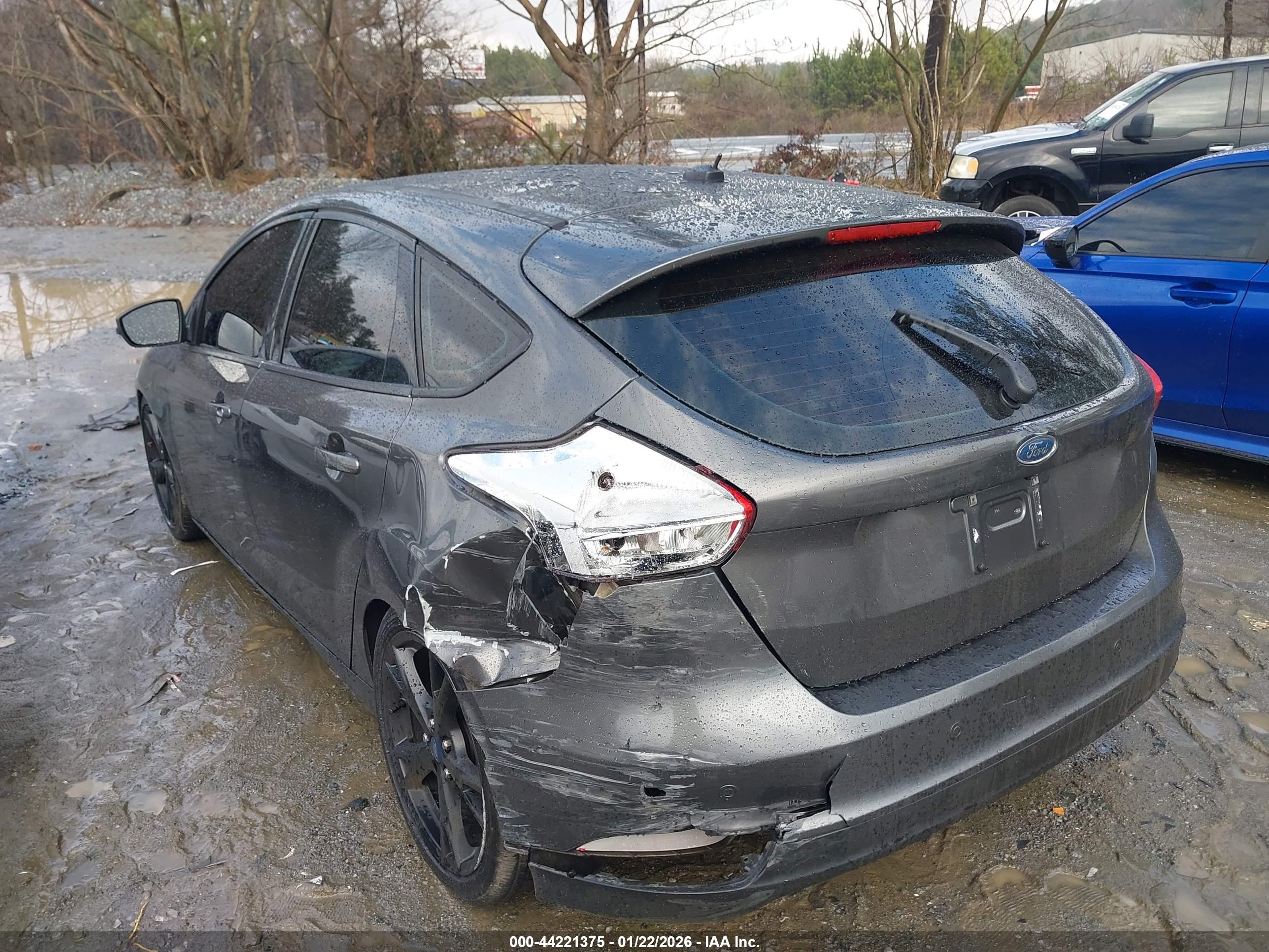 FORD FOCUS image 3
