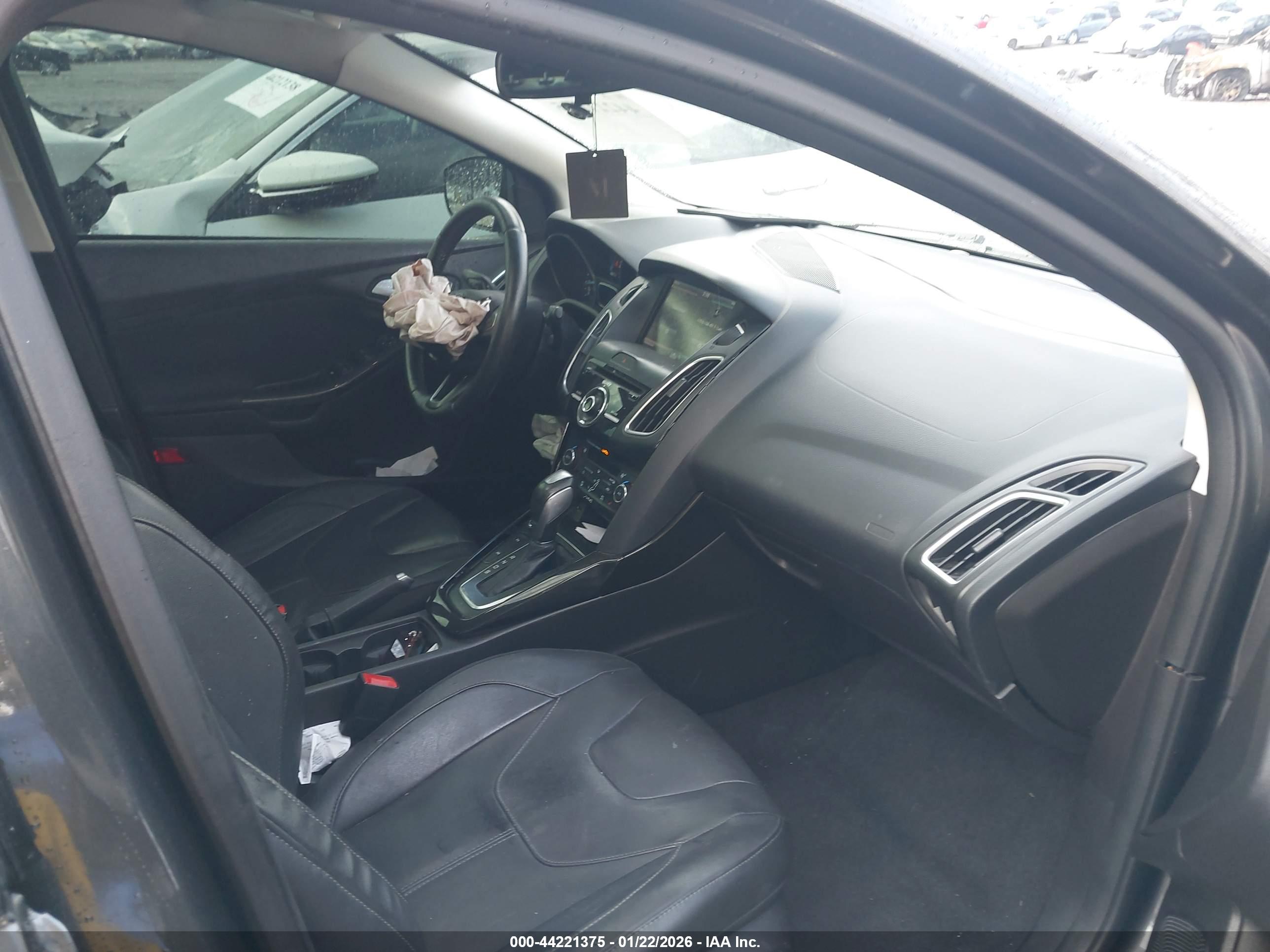 FORD FOCUS image 5