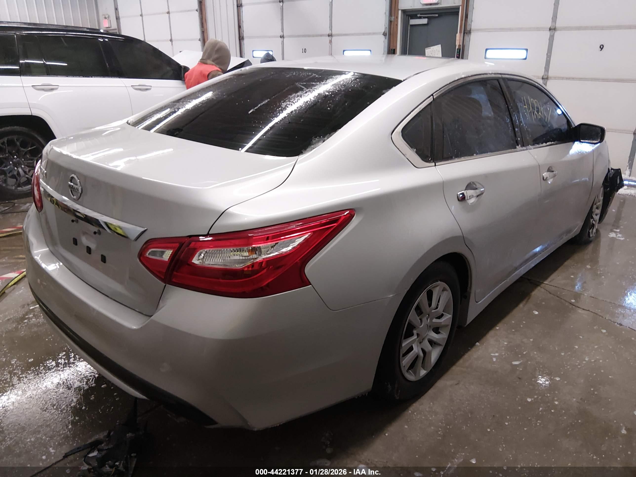NISSAN ALTIMA image 4