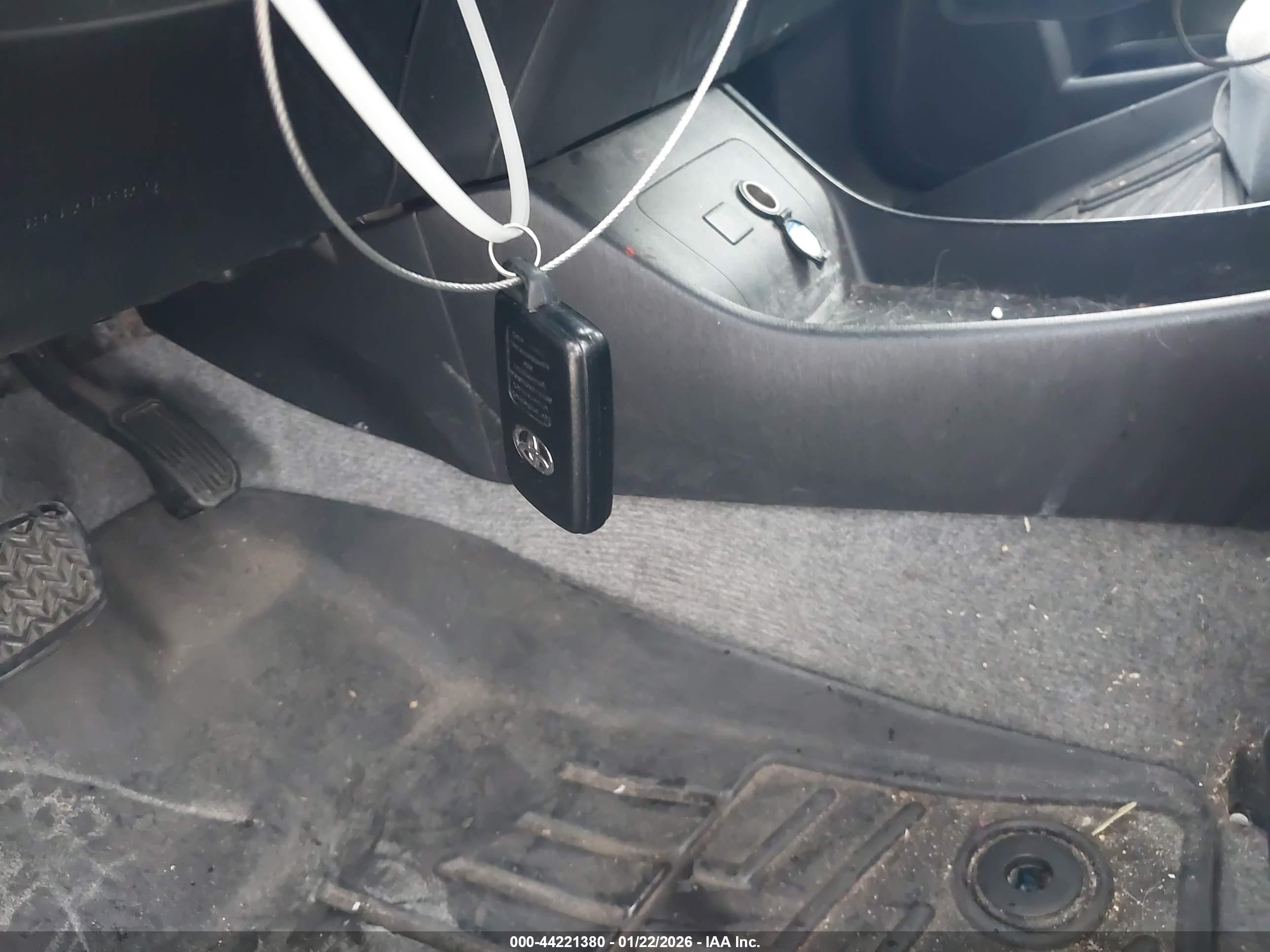 TOYOTA PRIUS image 11