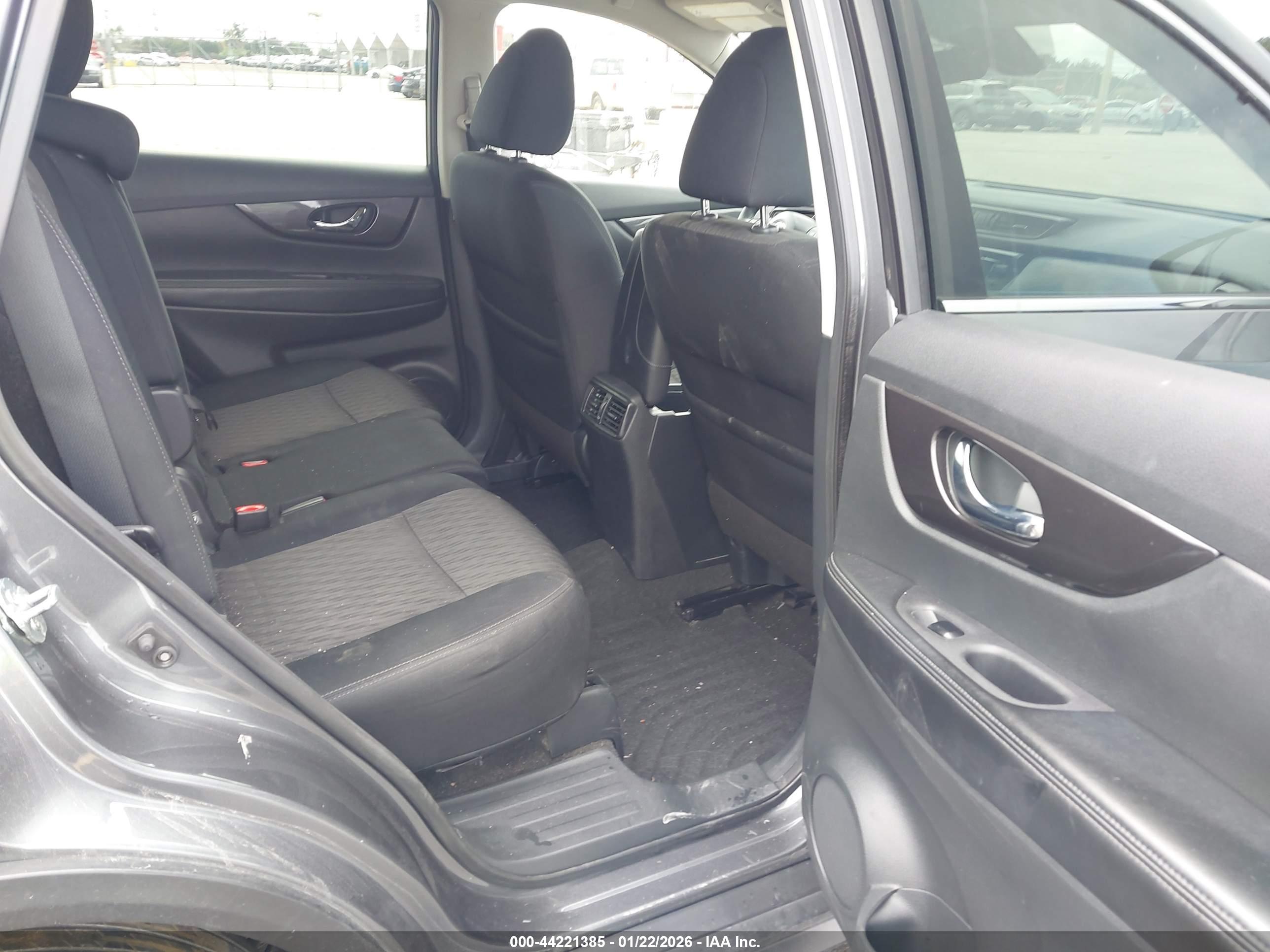 NISSAN ROGUE image 8