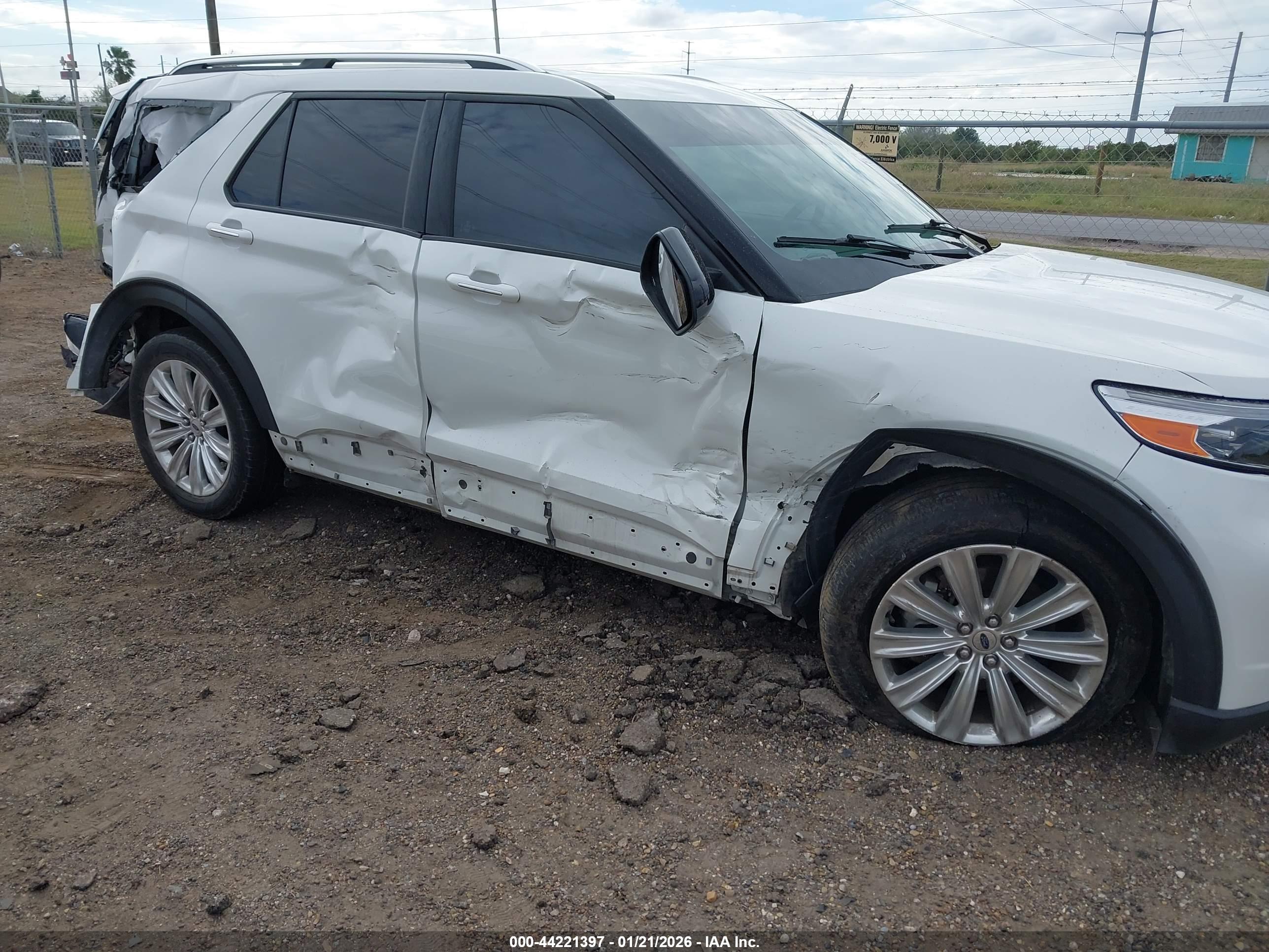 FORD EXPLORER image 6