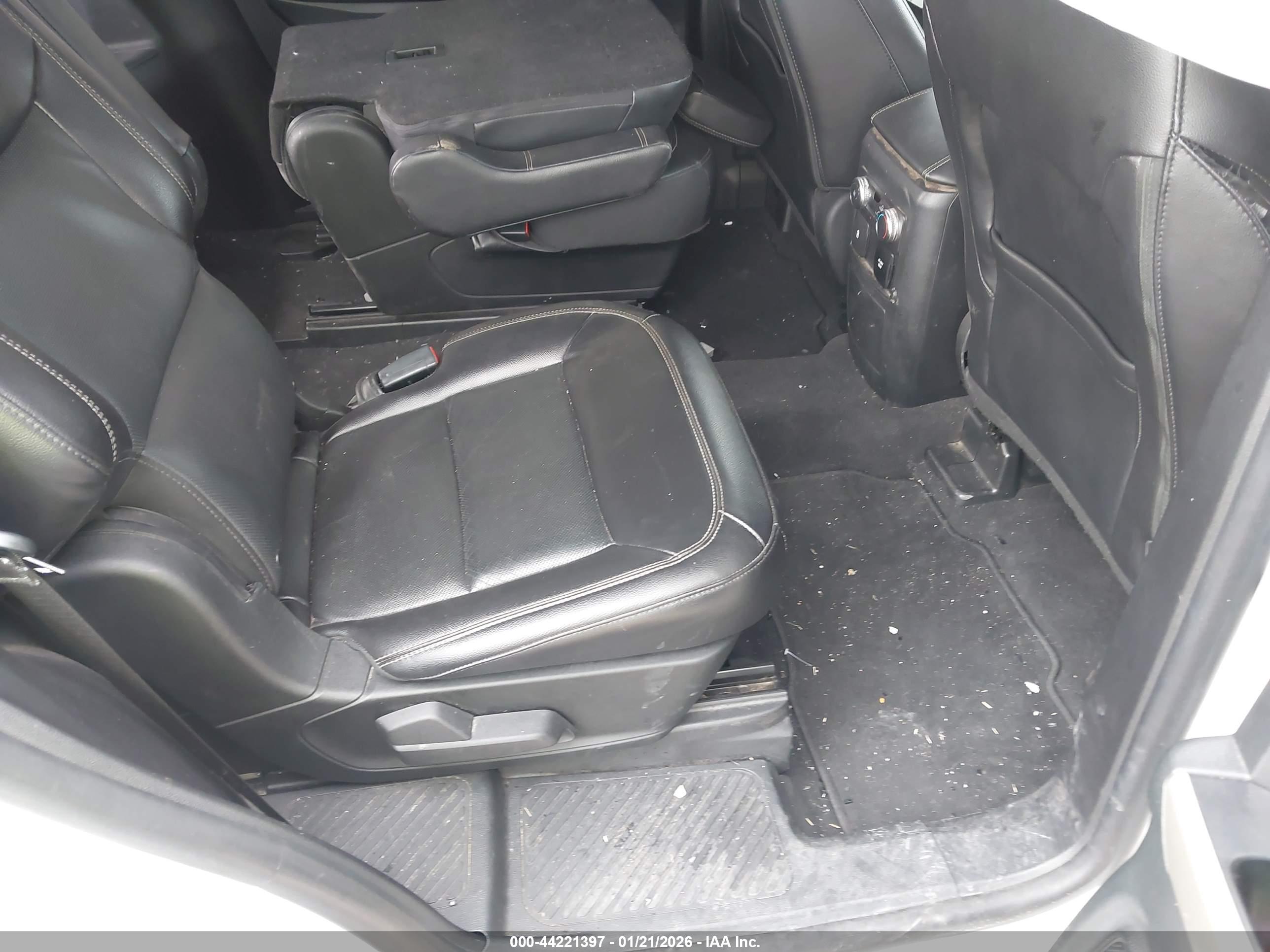 FORD EXPLORER image 8
