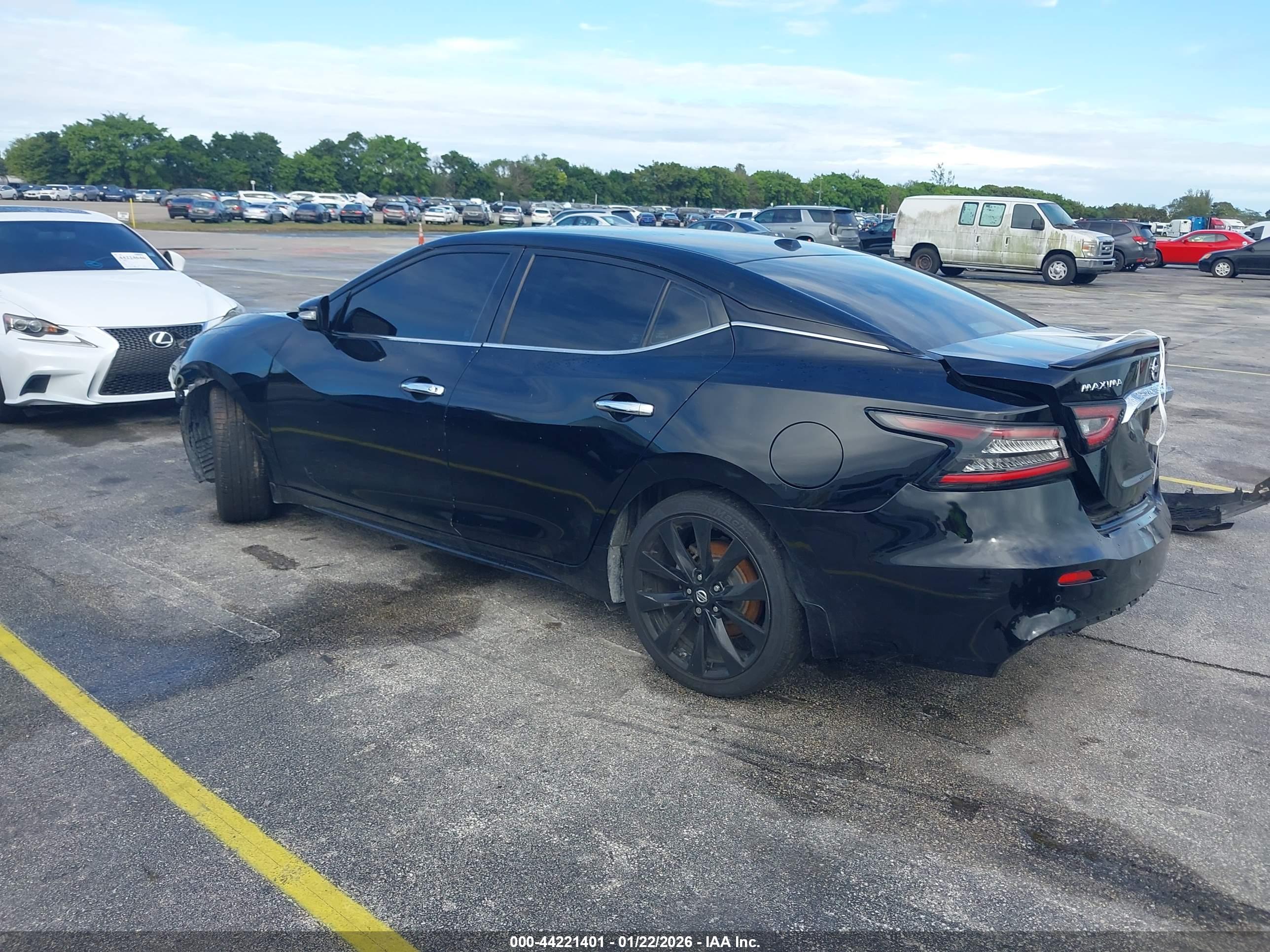 NISSAN MAXIMA image 3