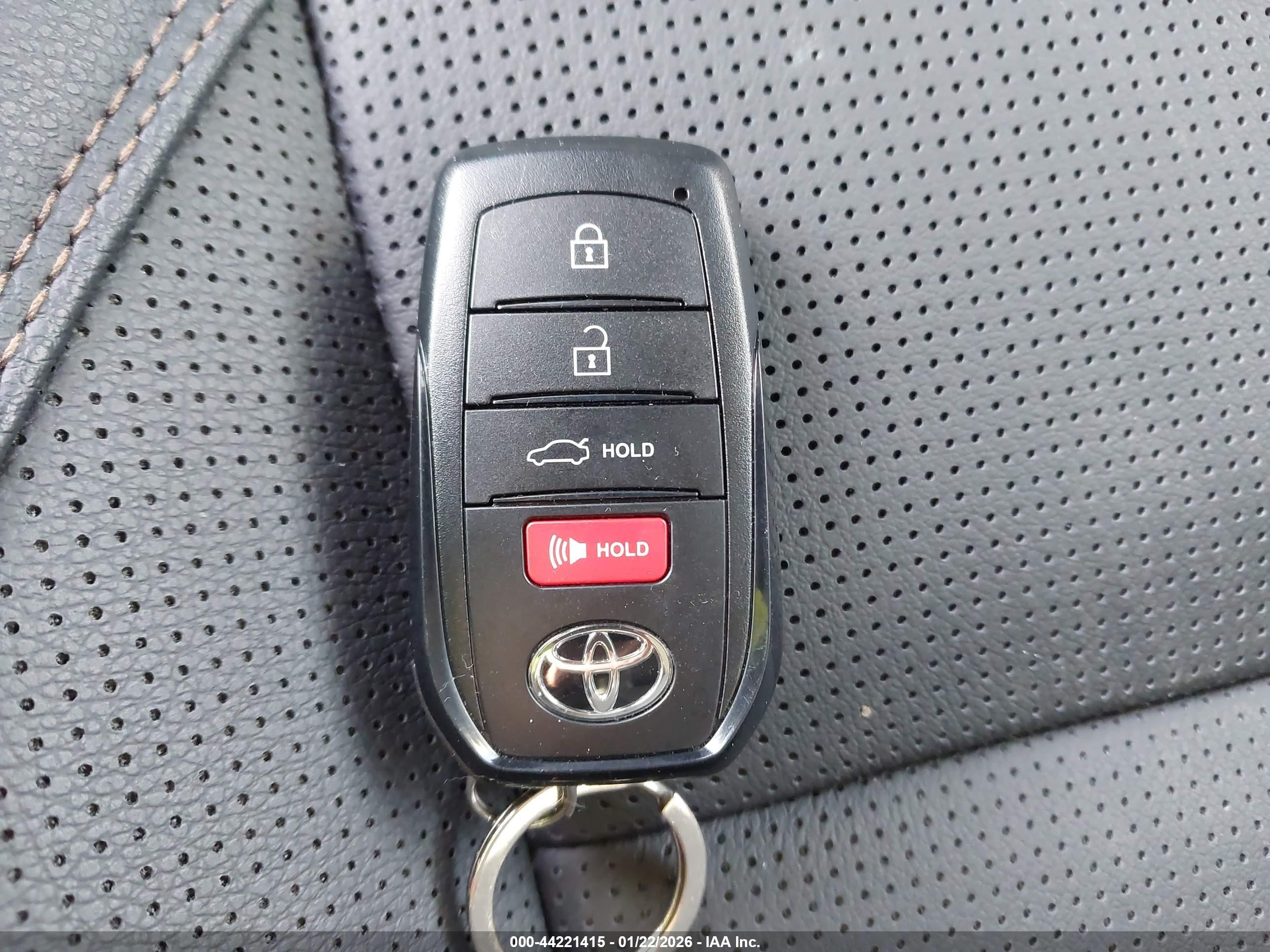TOYOTA CAMRY image 11