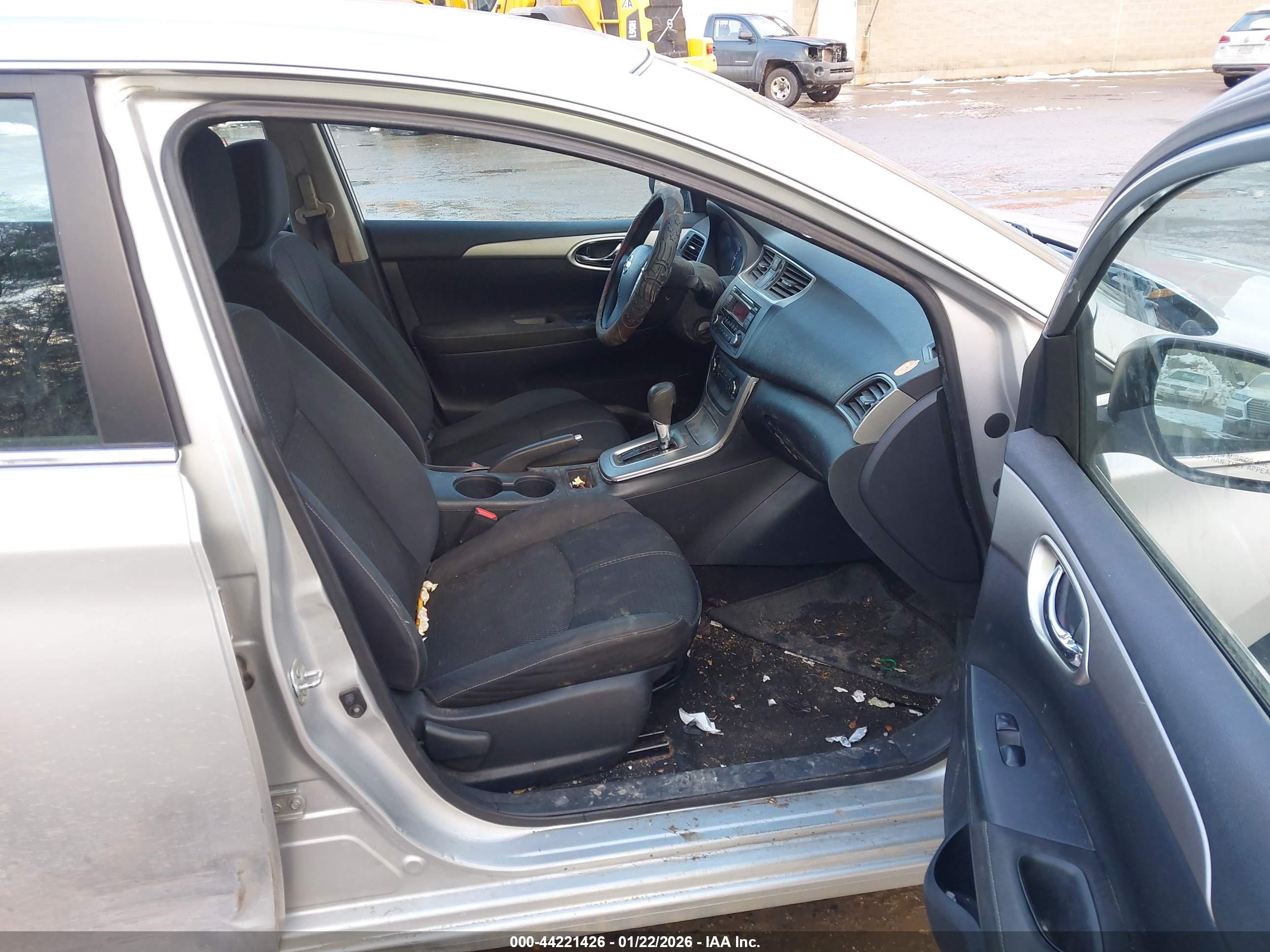 NISSAN SENTRA image 5