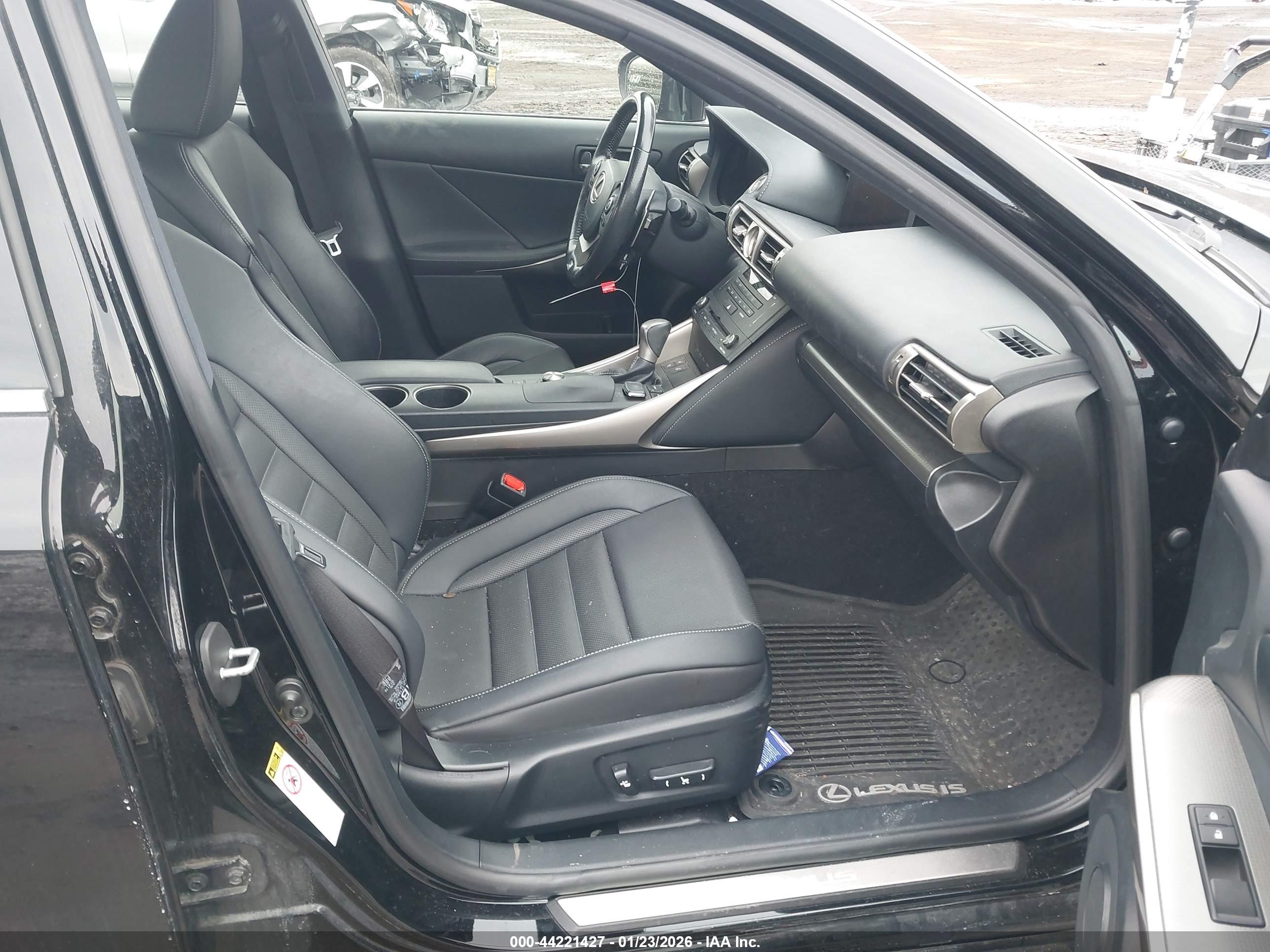 LEXUS IS image 5