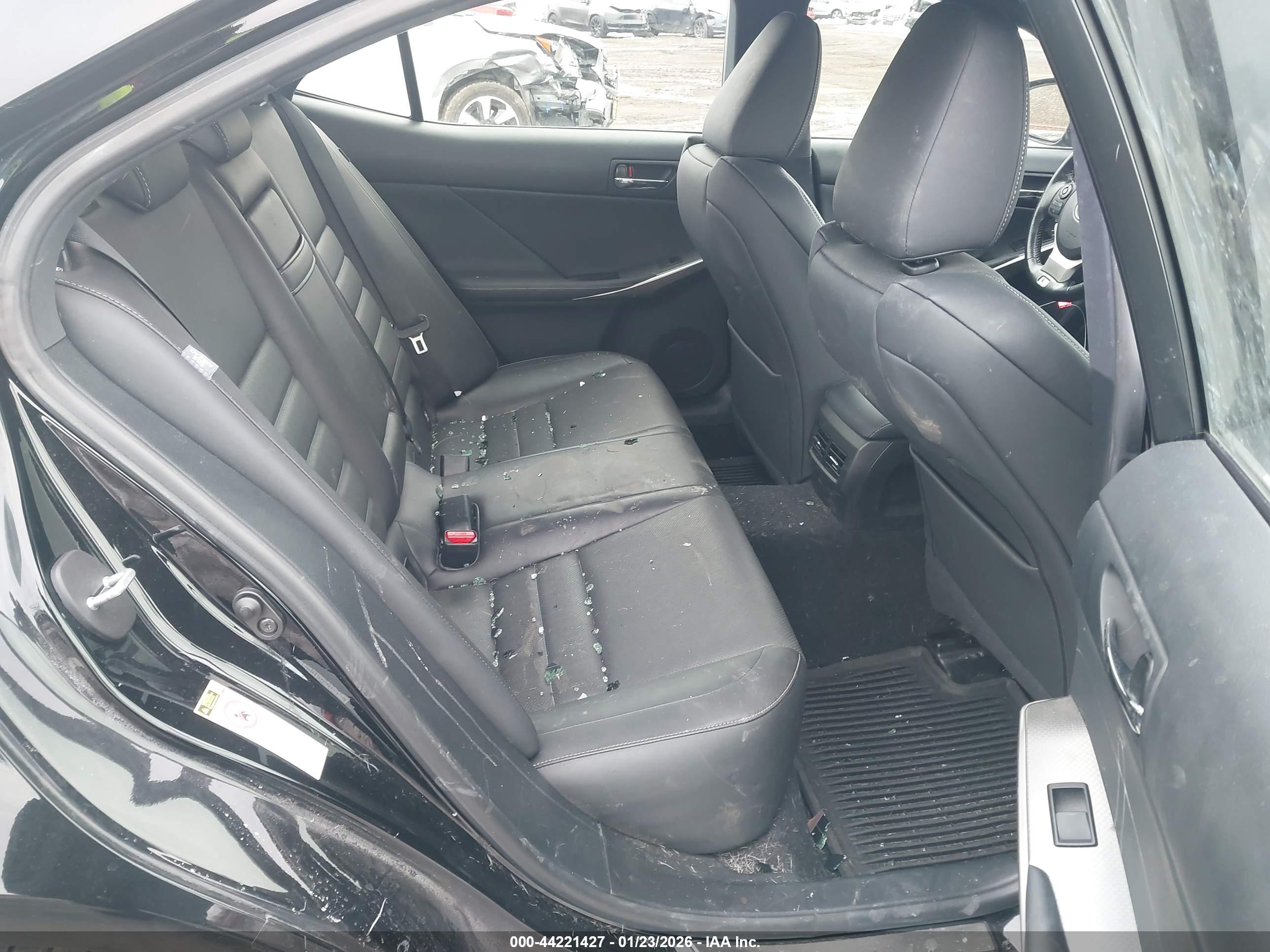 LEXUS IS image 8