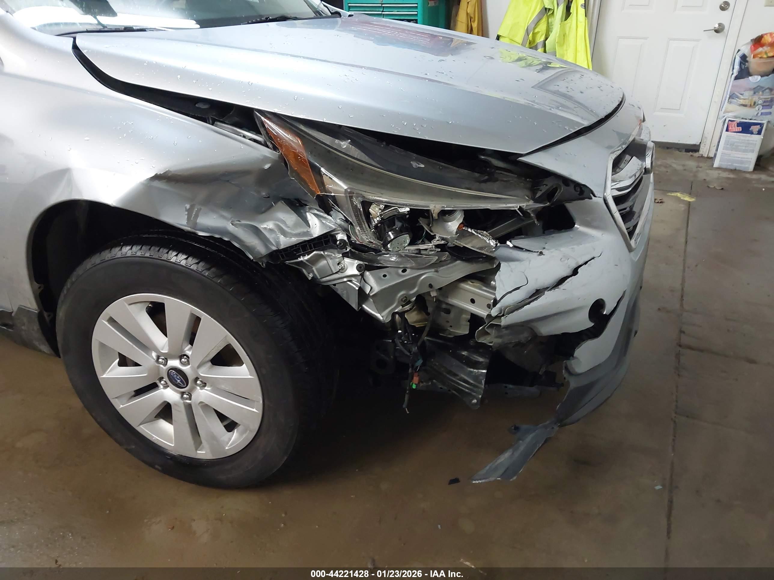 SUBARU OUTBACK image 6